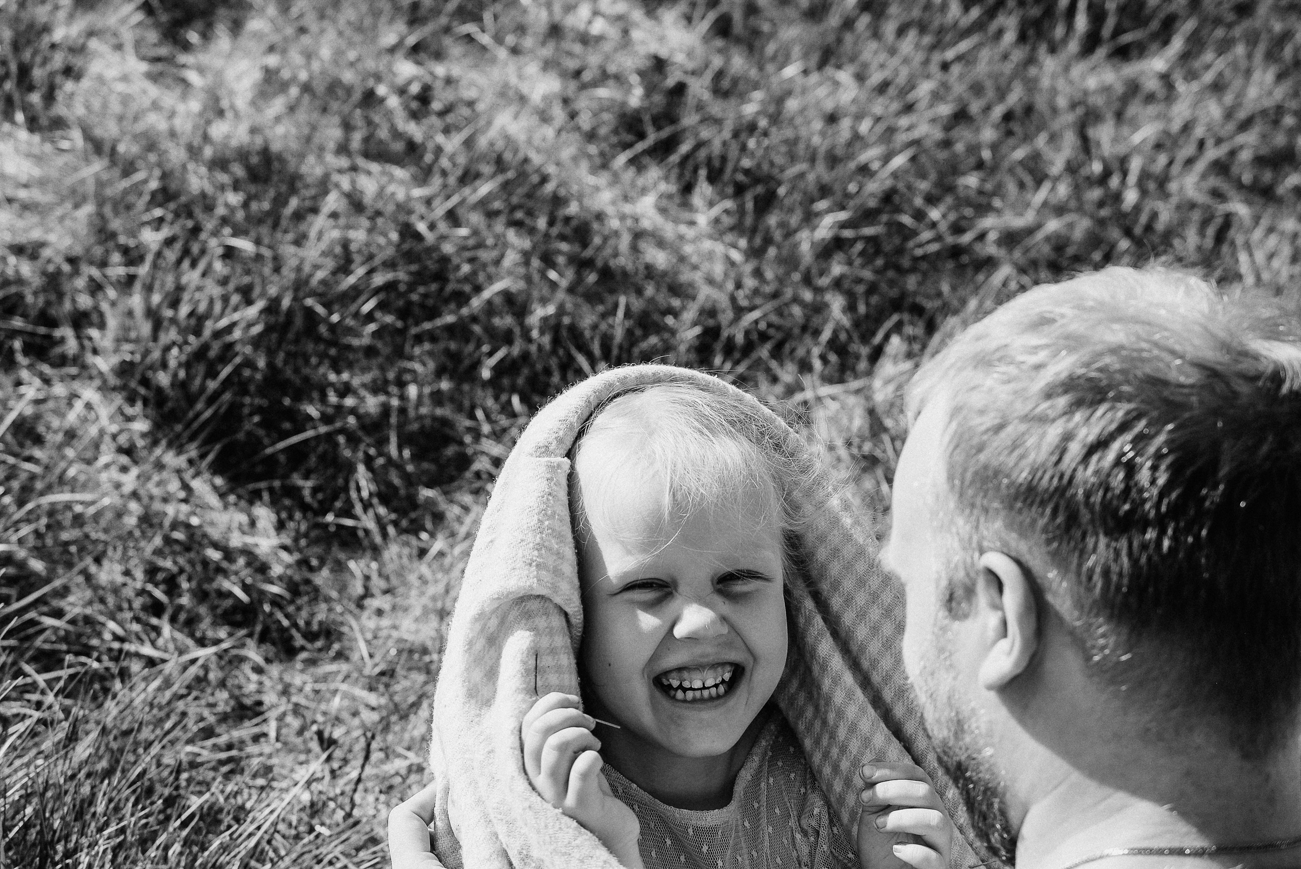 Прогулочная фотосессия для папы и дочки. Фотограф Анна Герман. Красноярск