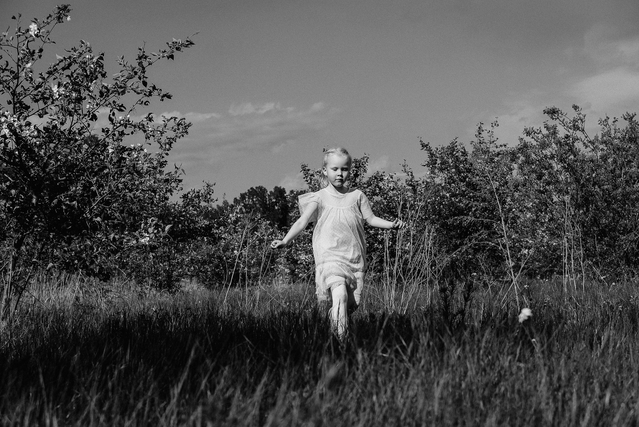 Прогулочная фотосессия для папы и дочки. Фотограф Анна Герман. Красноярск