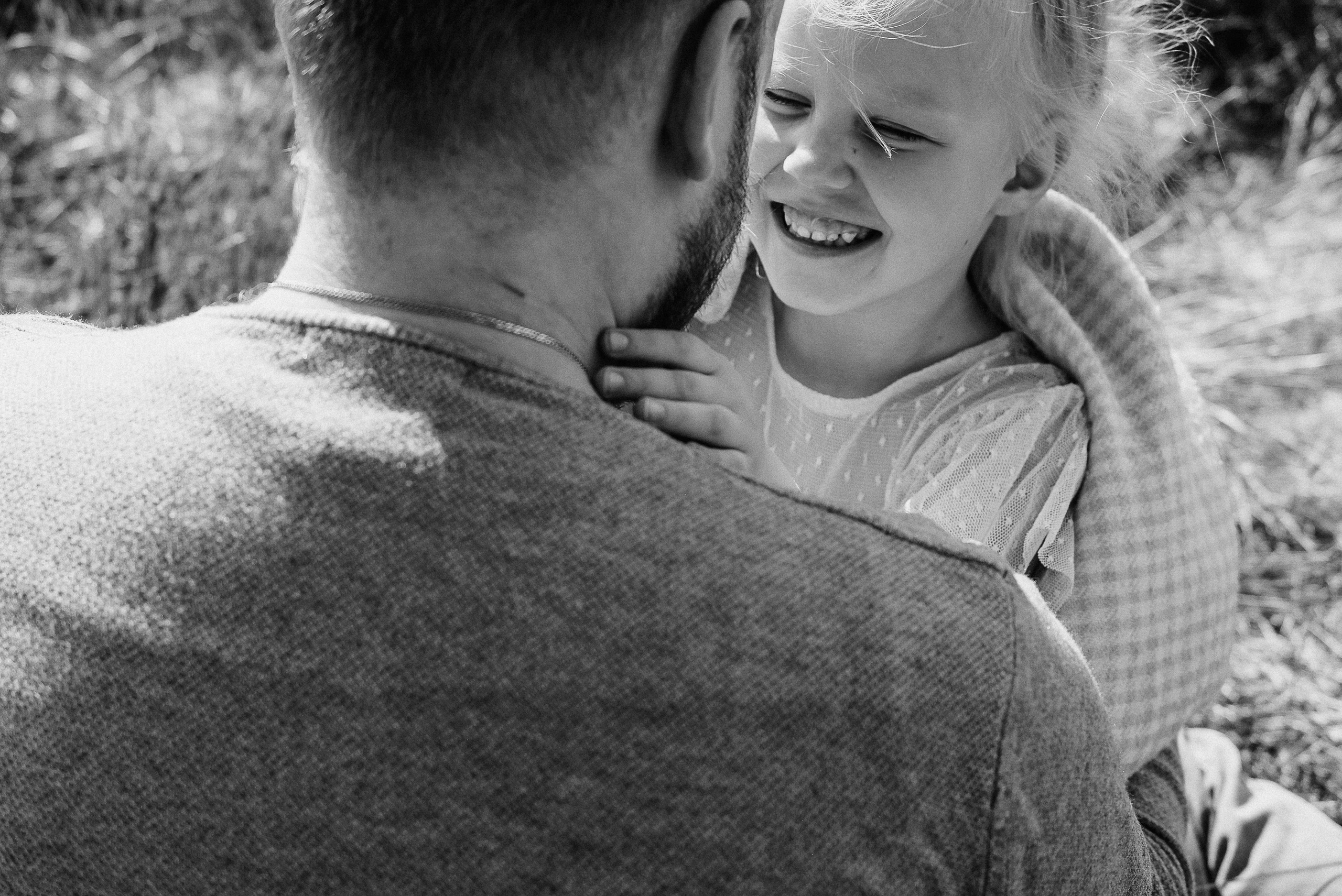 Прогулочная фотосессия для папы и дочки. Фотограф Анна Герман. Красноярск