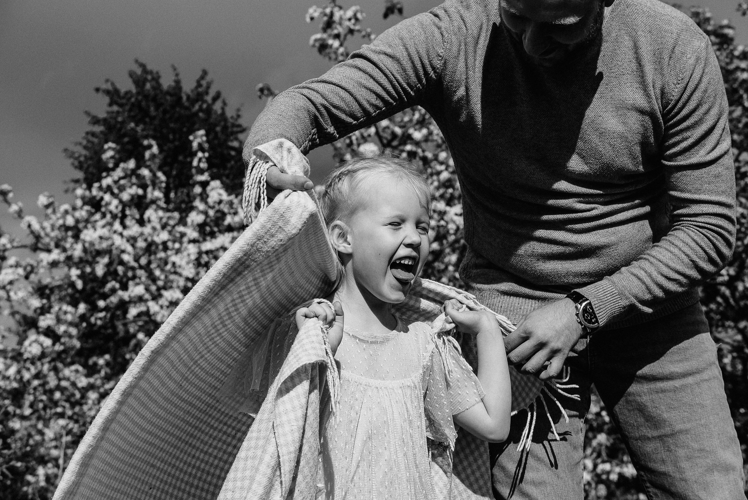 Прогулочная фотосессия для папы и дочки. Фотограф Анна Герман. Красноярск