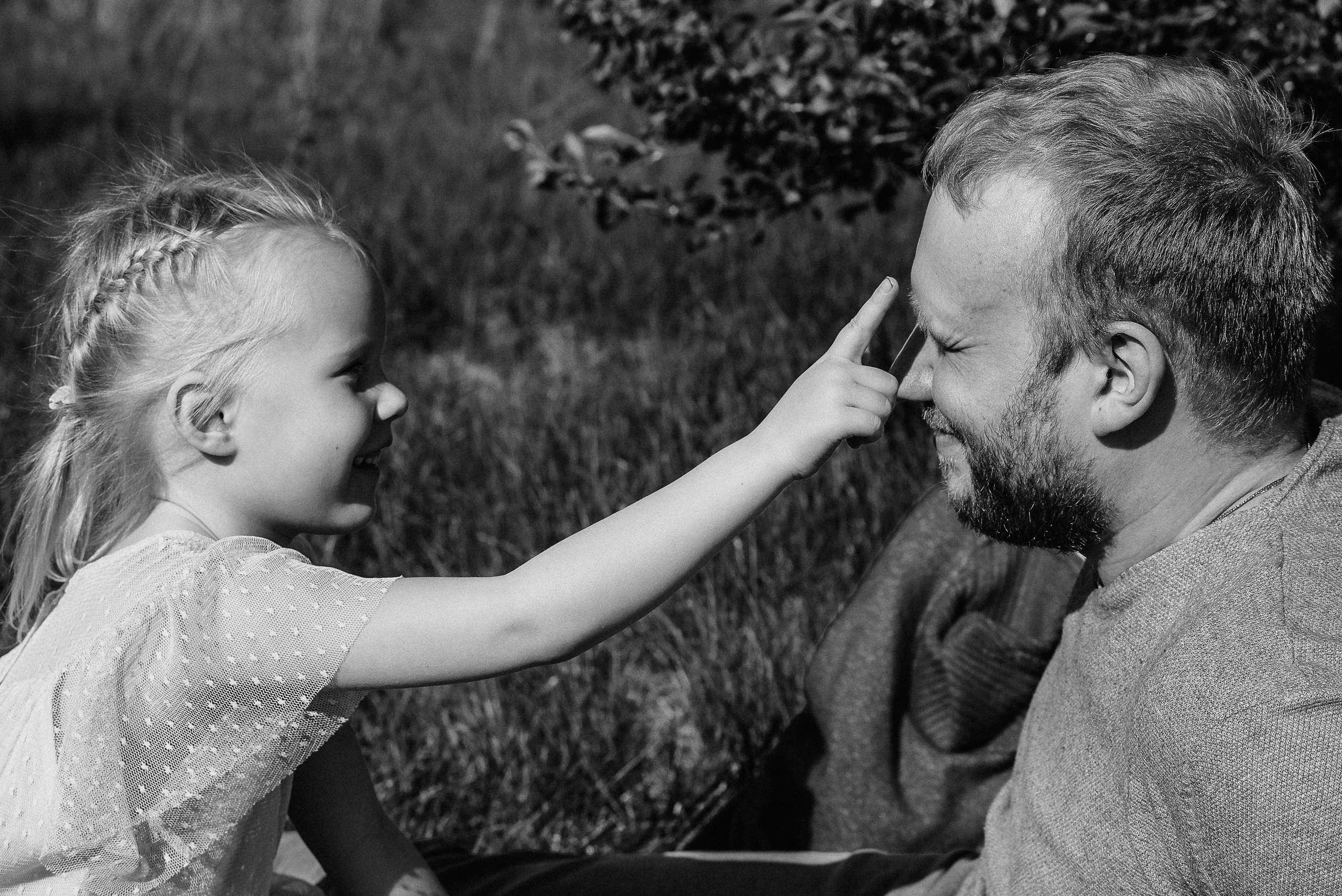 Прогулочная фотосессия для папы и дочки. Фотограф Анна Герман. Красноярск