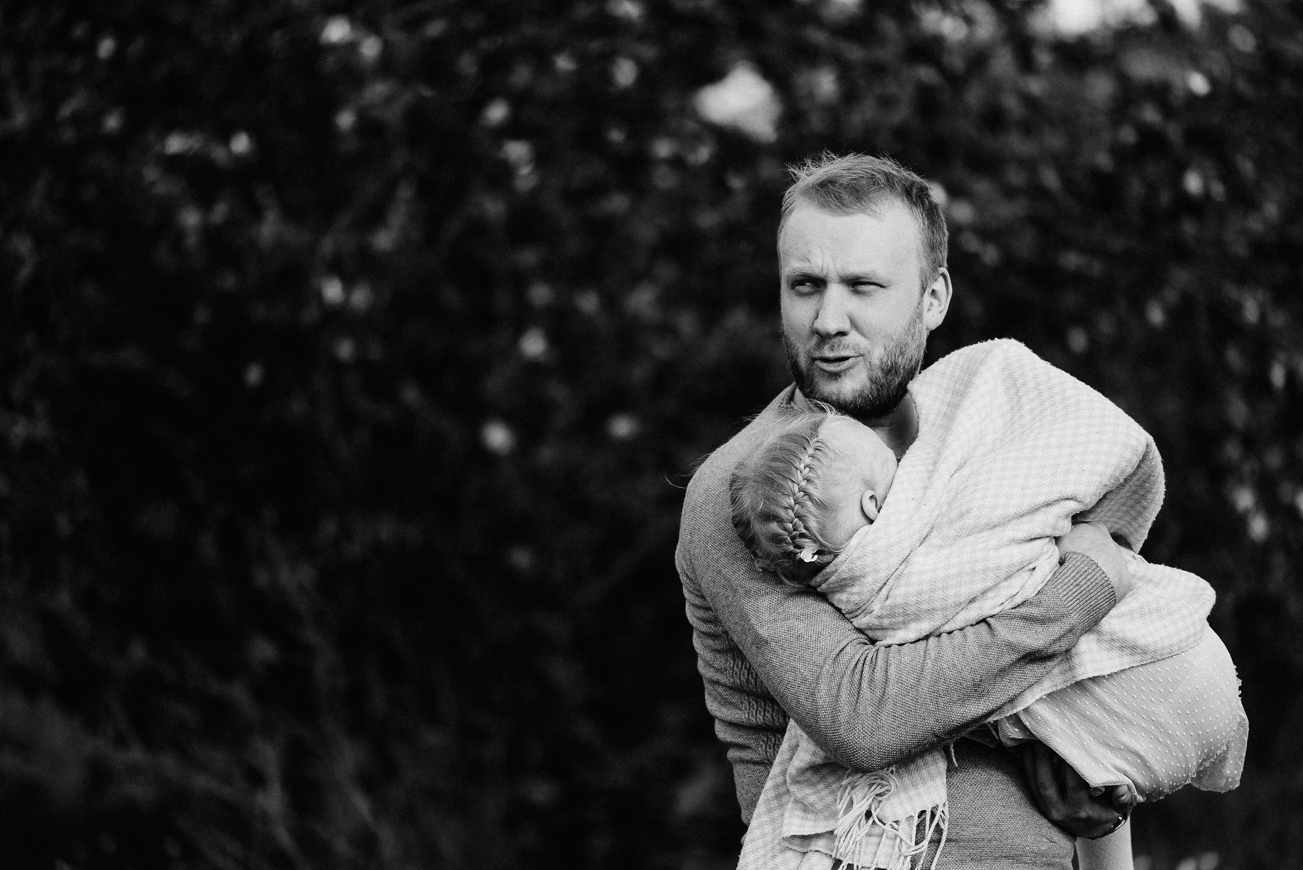 Прогулочная фотосессия для папы и дочки. Фотограф Анна Герман. Красноярск