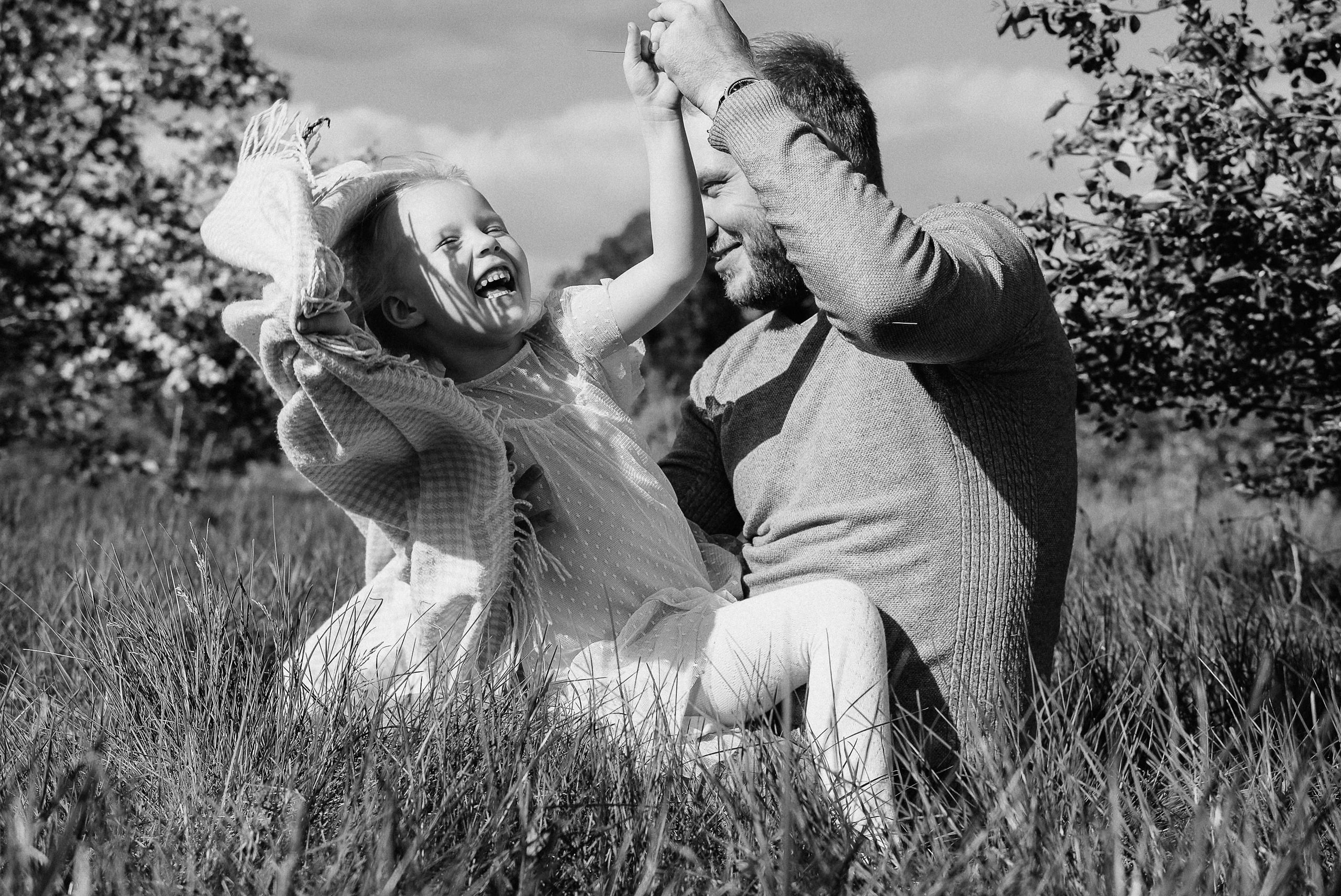 Прогулочная фотосессия для папы и дочки. Фотограф Анна Герман. Красноярск