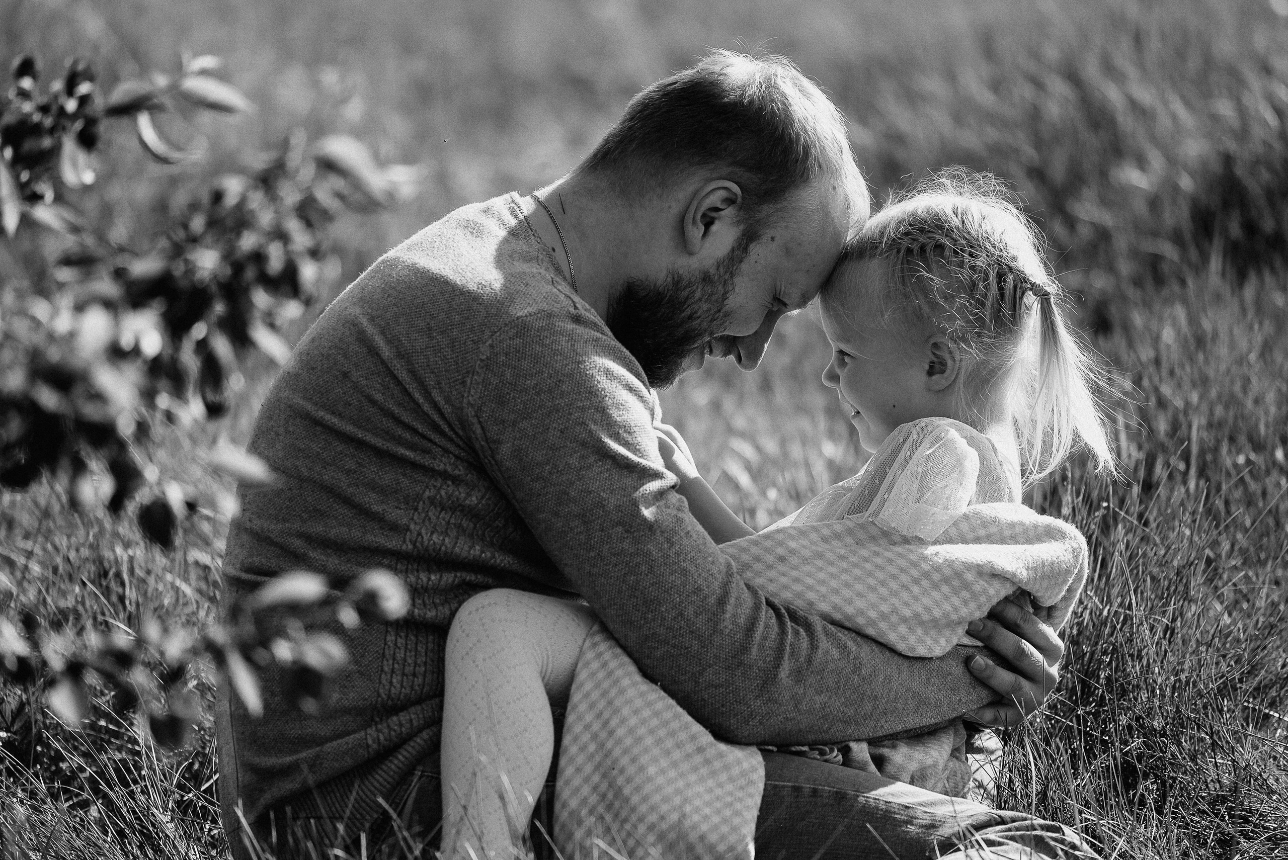 Прогулочная фотосессия для папы и дочки. Фотограф Анна Герман. Красноярск