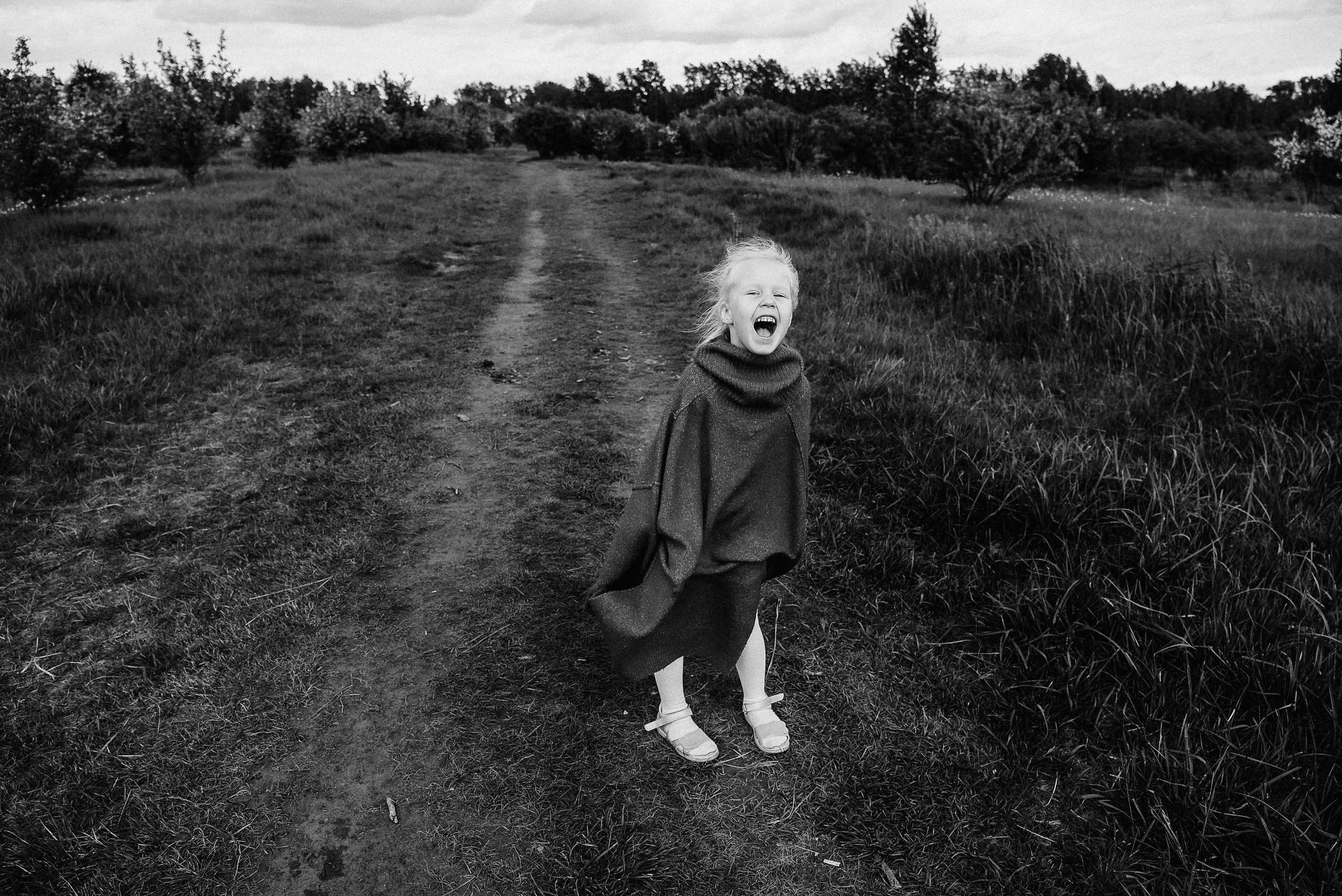 Прогулочная фотосессия для папы и дочки. Фотограф Анна Герман. Красноярск