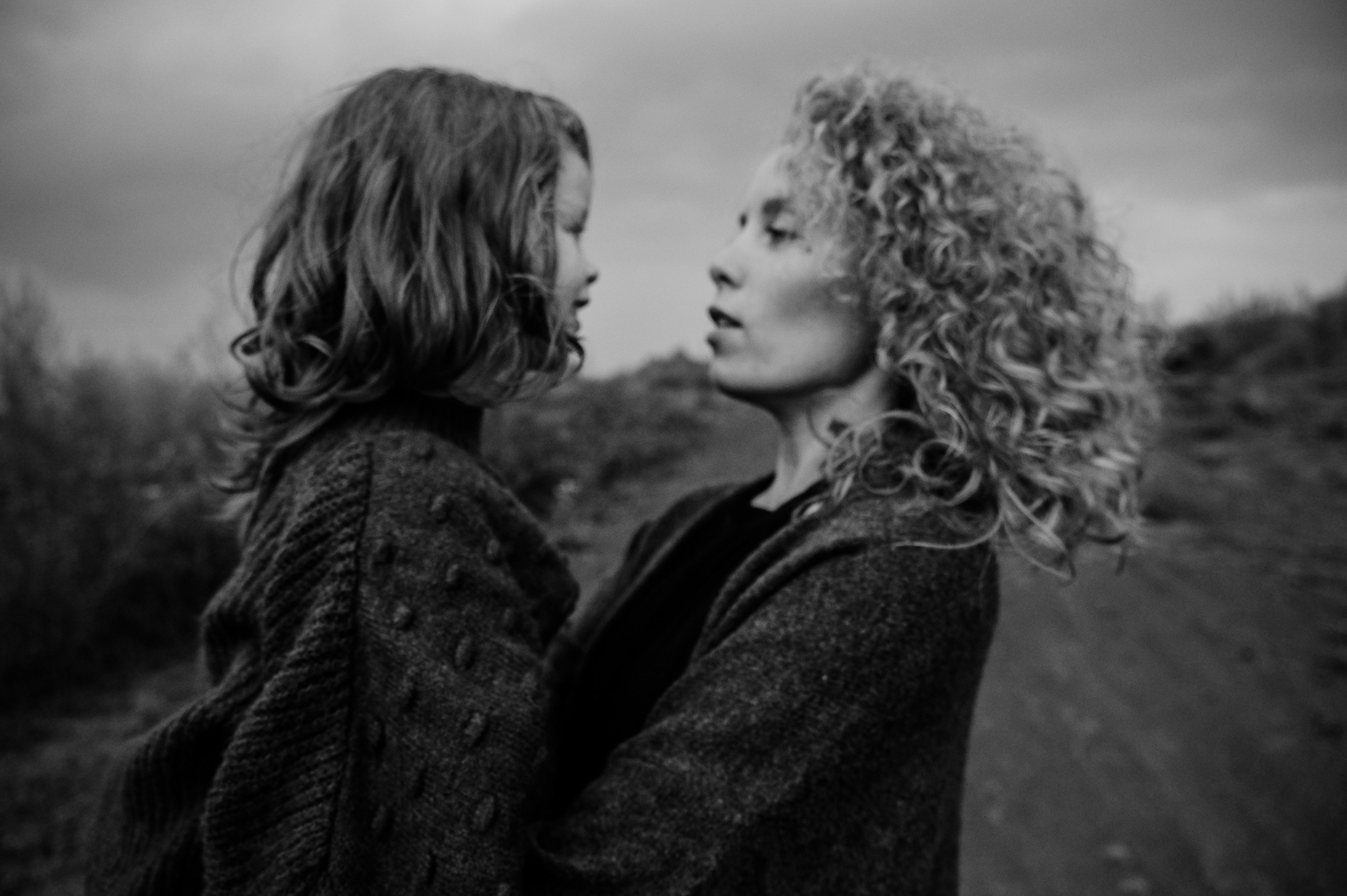 Прогулочная фотосессия для мамы и дочки. Фотограф Анна Герман. Красноярск