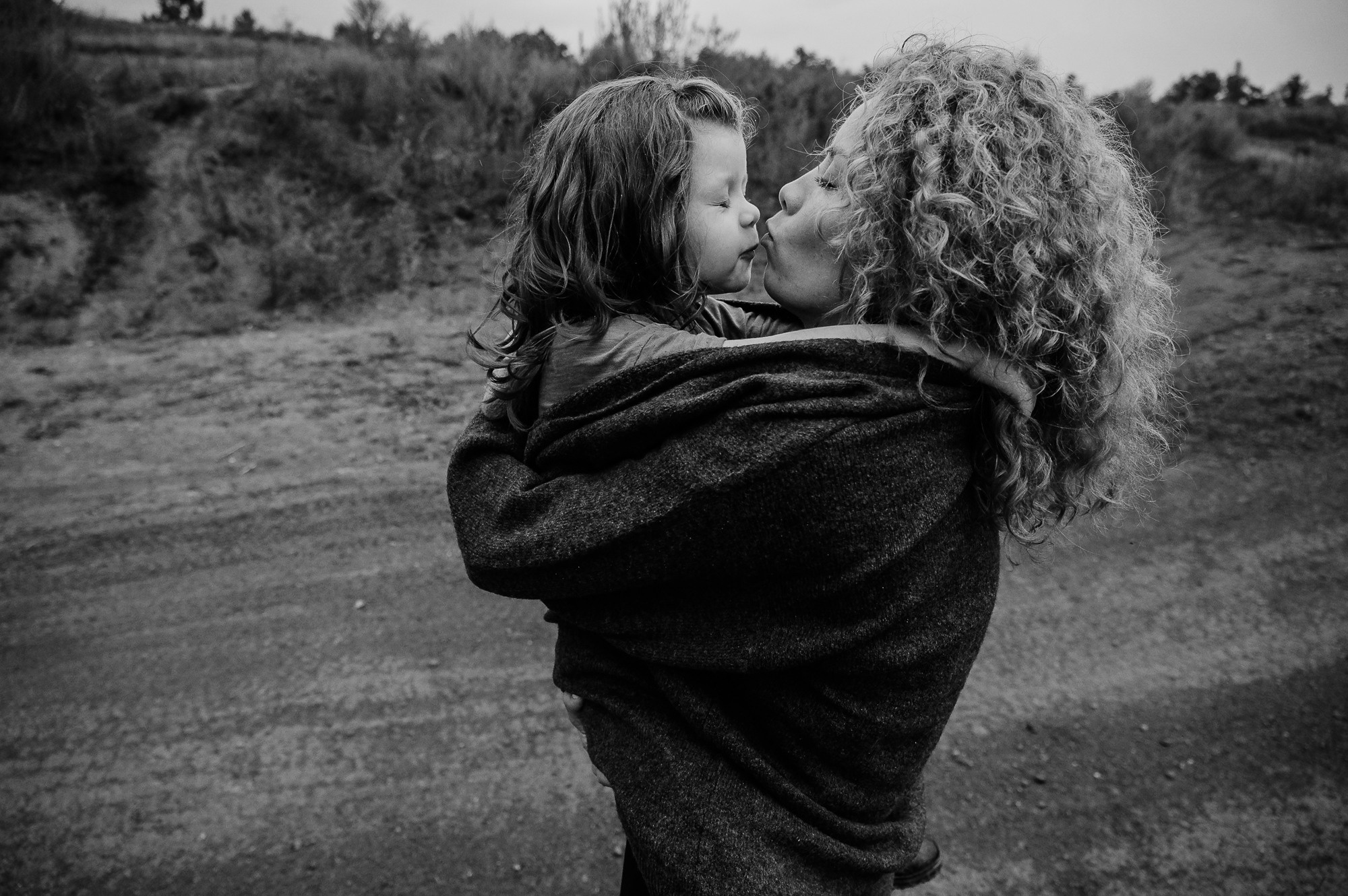 Прогулочная фотосессия для мамы и дочки. Фотограф Анна Герман. Красноярск