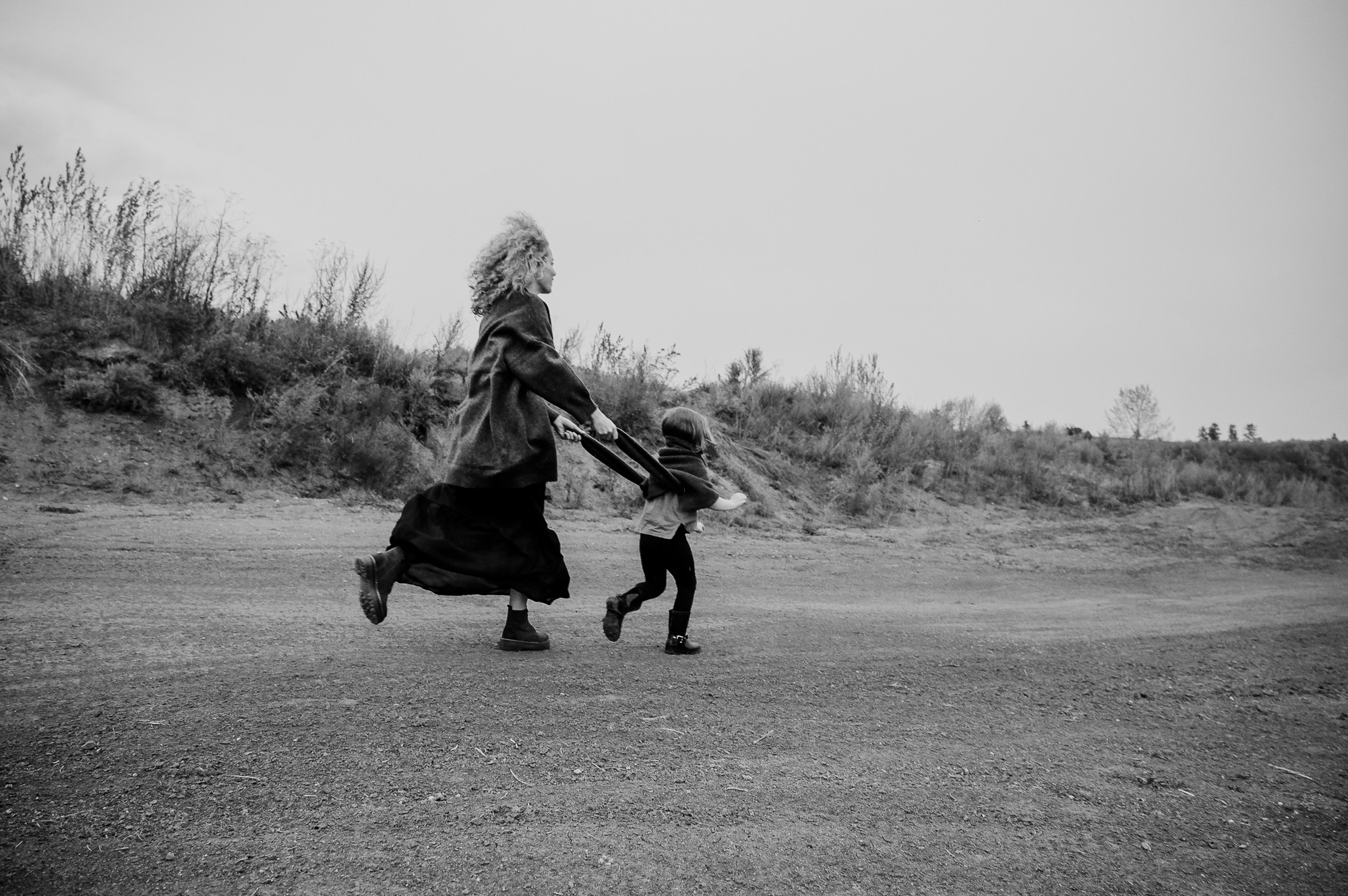 Прогулочная фотосессия для мамы и дочки. Фотограф Анна Герман. Красноярск