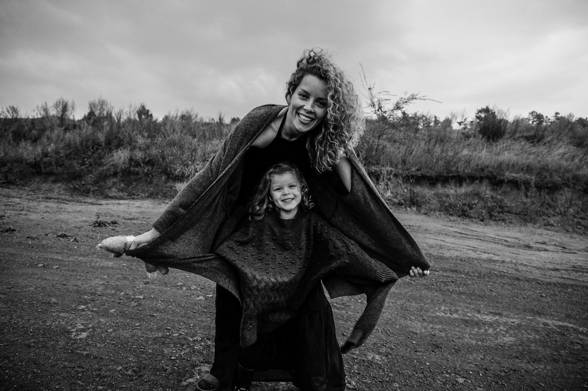 Прогулочная фотосессия для мамы и дочки. Фотограф Анна Герман. Красноярск