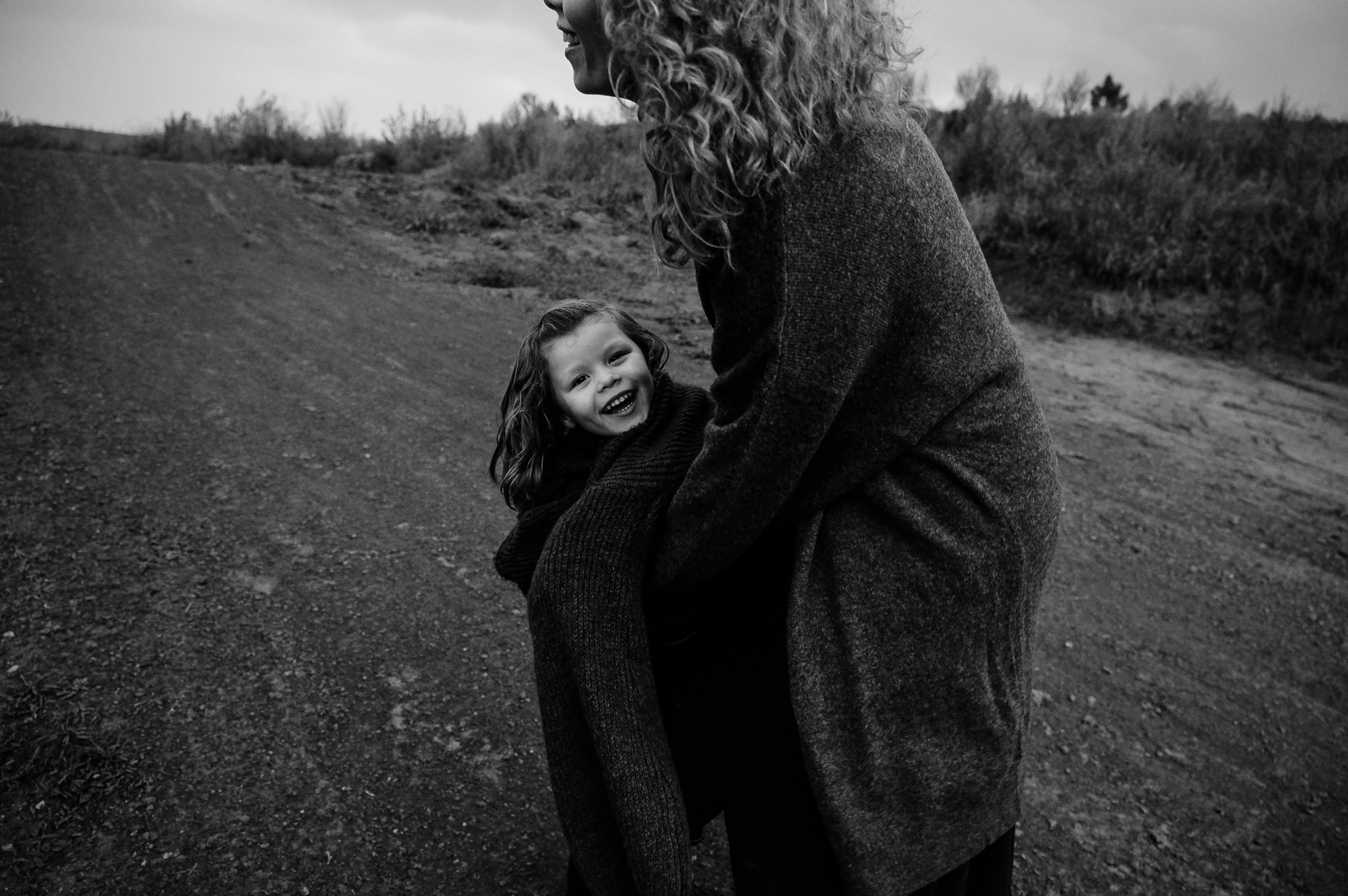 Прогулочная фотосессия для мамы и дочки. Фотограф Анна Герман. Красноярск