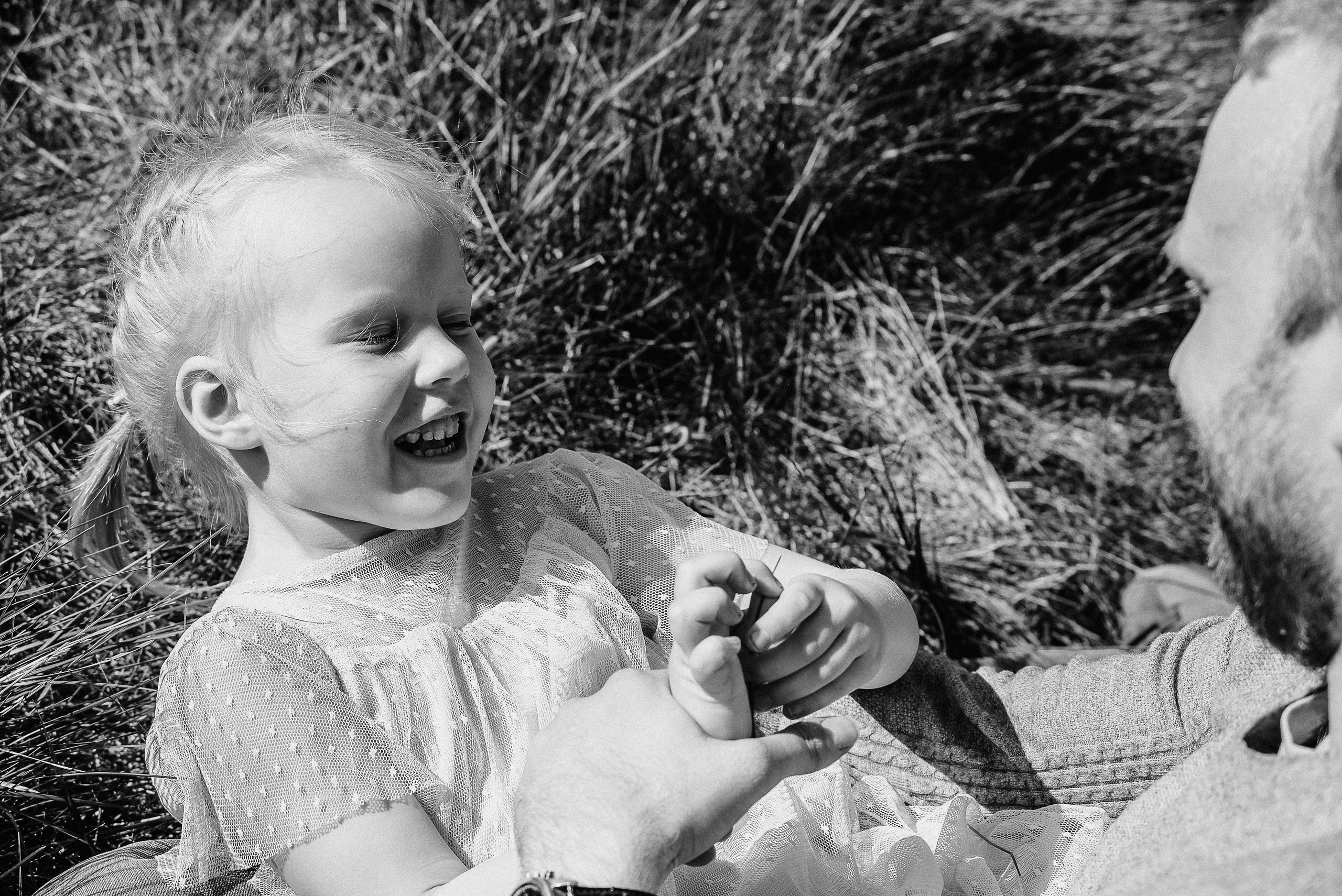 Прогулочная фотосессия для папы и дочки. Фотограф Анна Герман. Красноярск