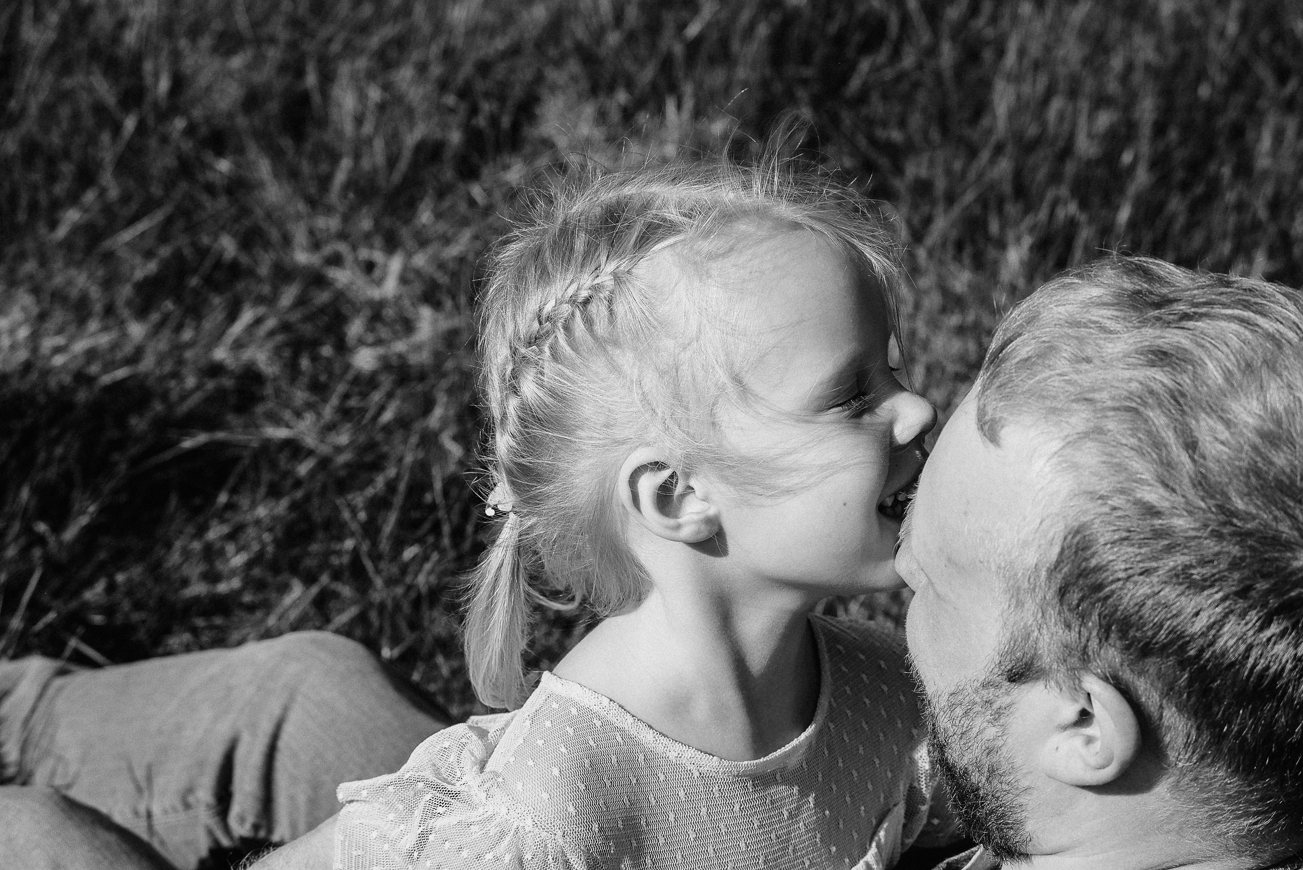 Прогулочная фотосессия для папы и дочки. Фотограф Анна Герман. Красноярск