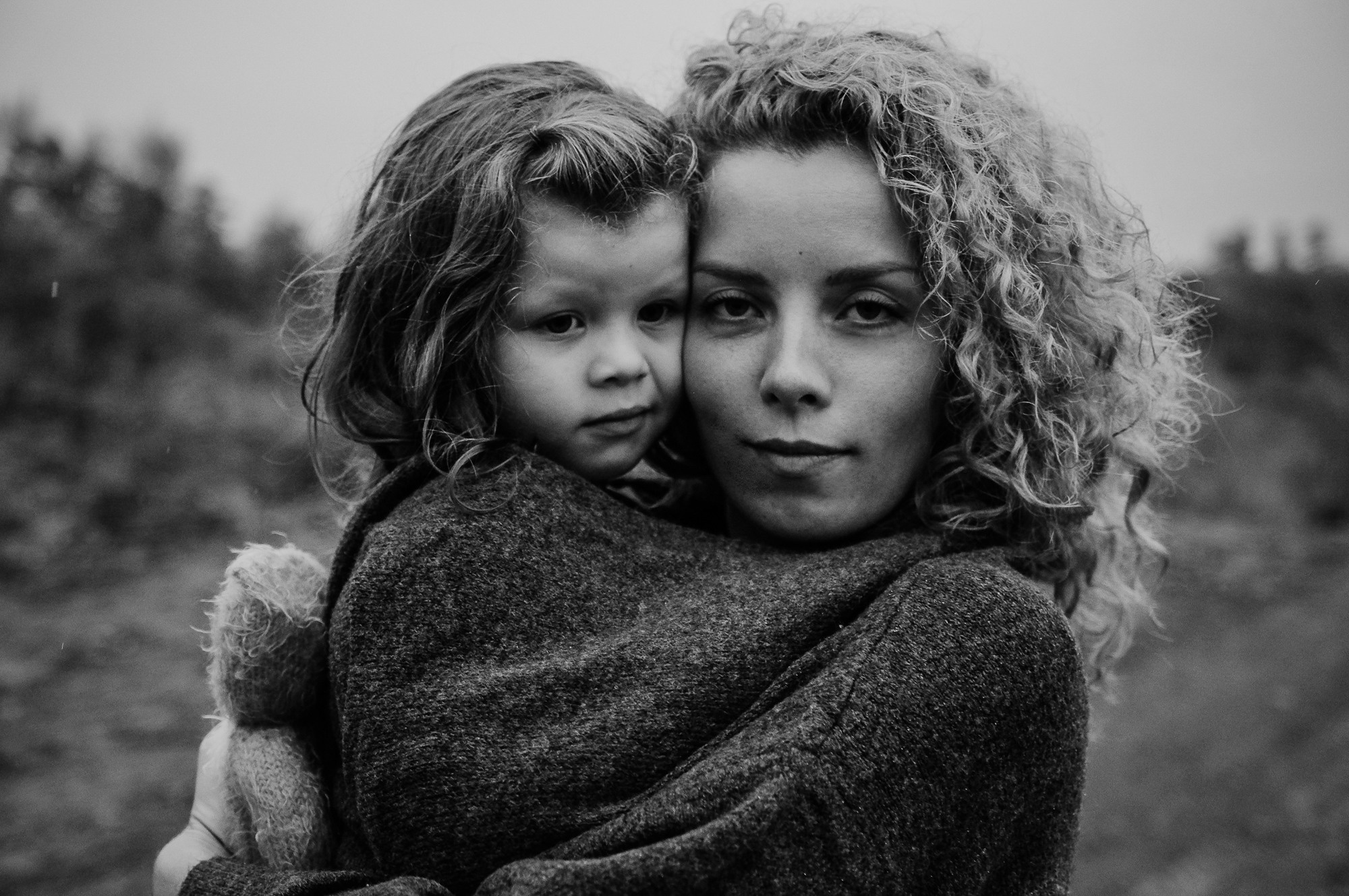 Прогулочная фотосессия для мамы и дочки. Фотограф Анна Герман. Красноярск