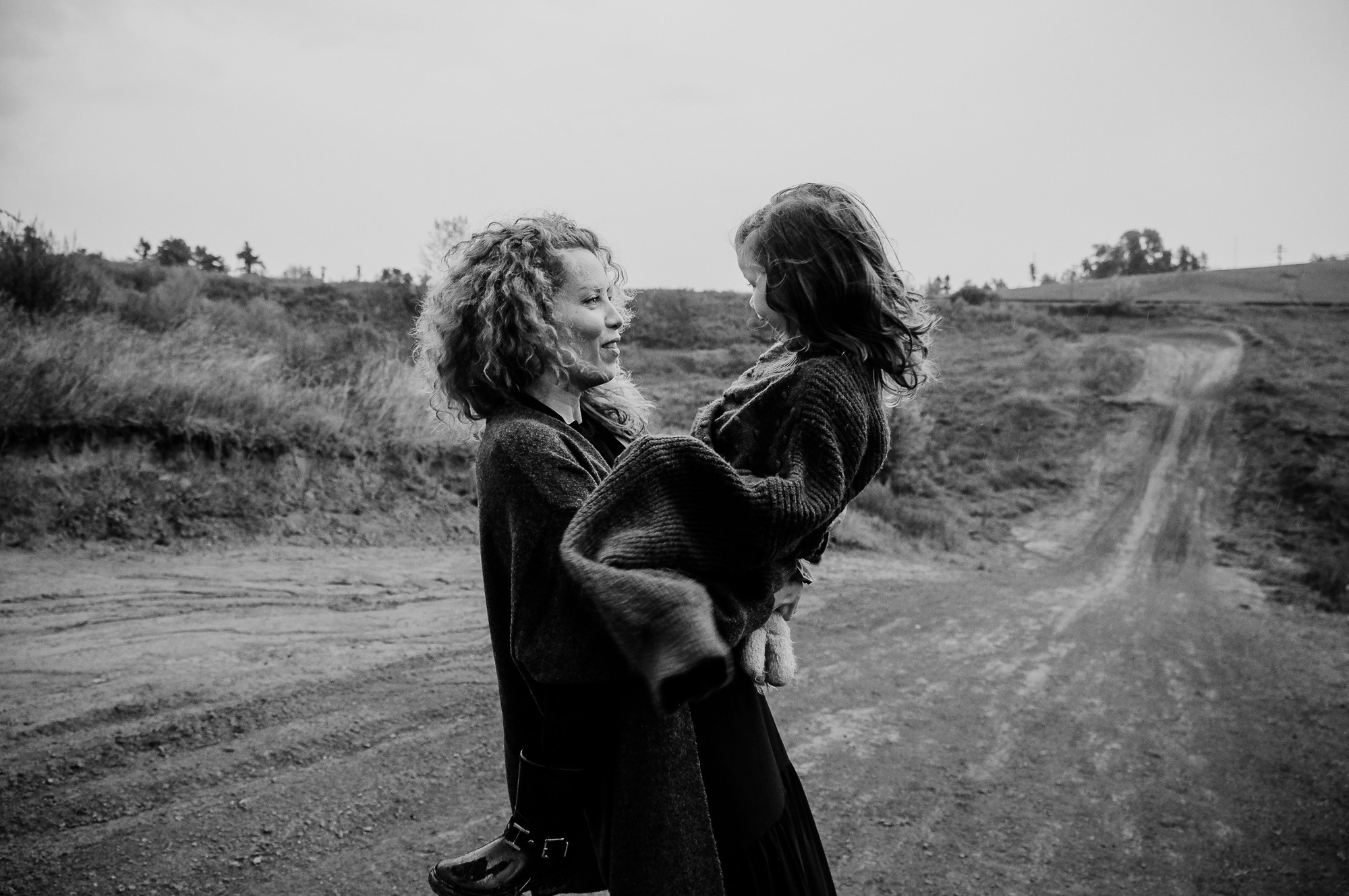 Прогулочная фотосессия для мамы и дочки. Фотограф Анна Герман. Красноярск