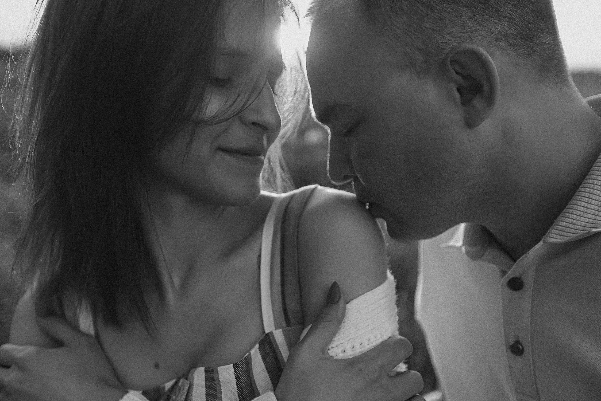 Поле love story на закате. Семейный фотограф Тюмень, фотограф на роды Салмина Мария