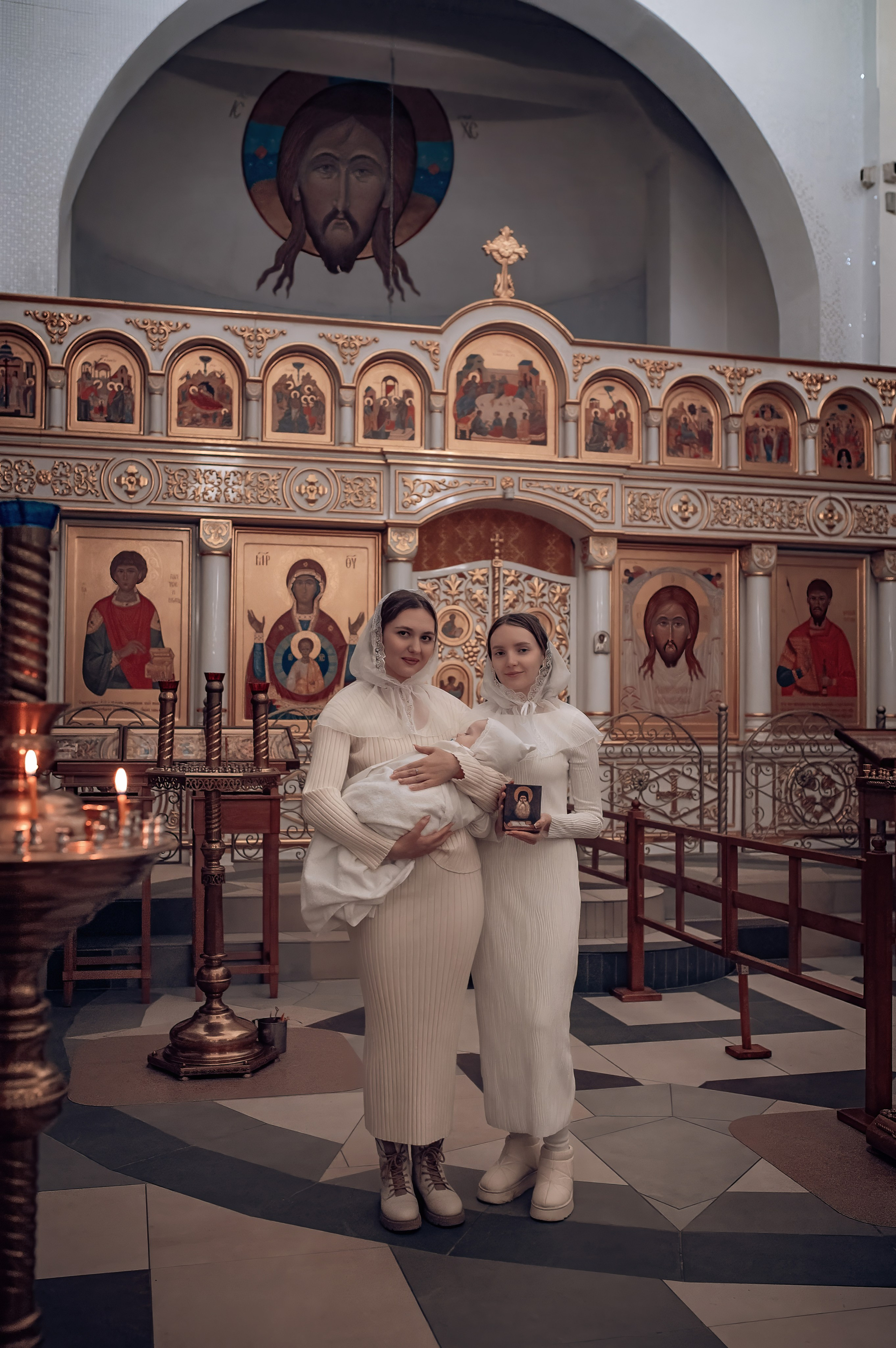 Крещение Максима в храме Феодора Тирона. Фотографы крещения/венчания  Красноярск Татьяна и Вячеслав Переваловы