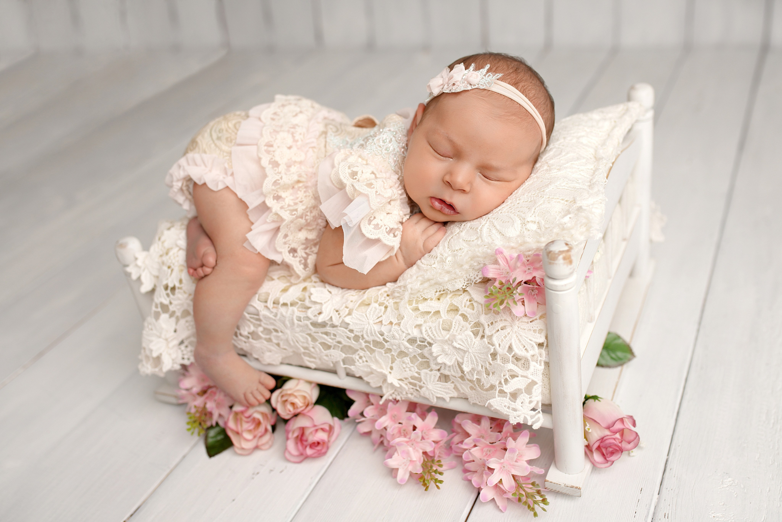 Новорождённые девочки. Детский фотограф и фотограф новорожденных в Калининград Оксана Иваний