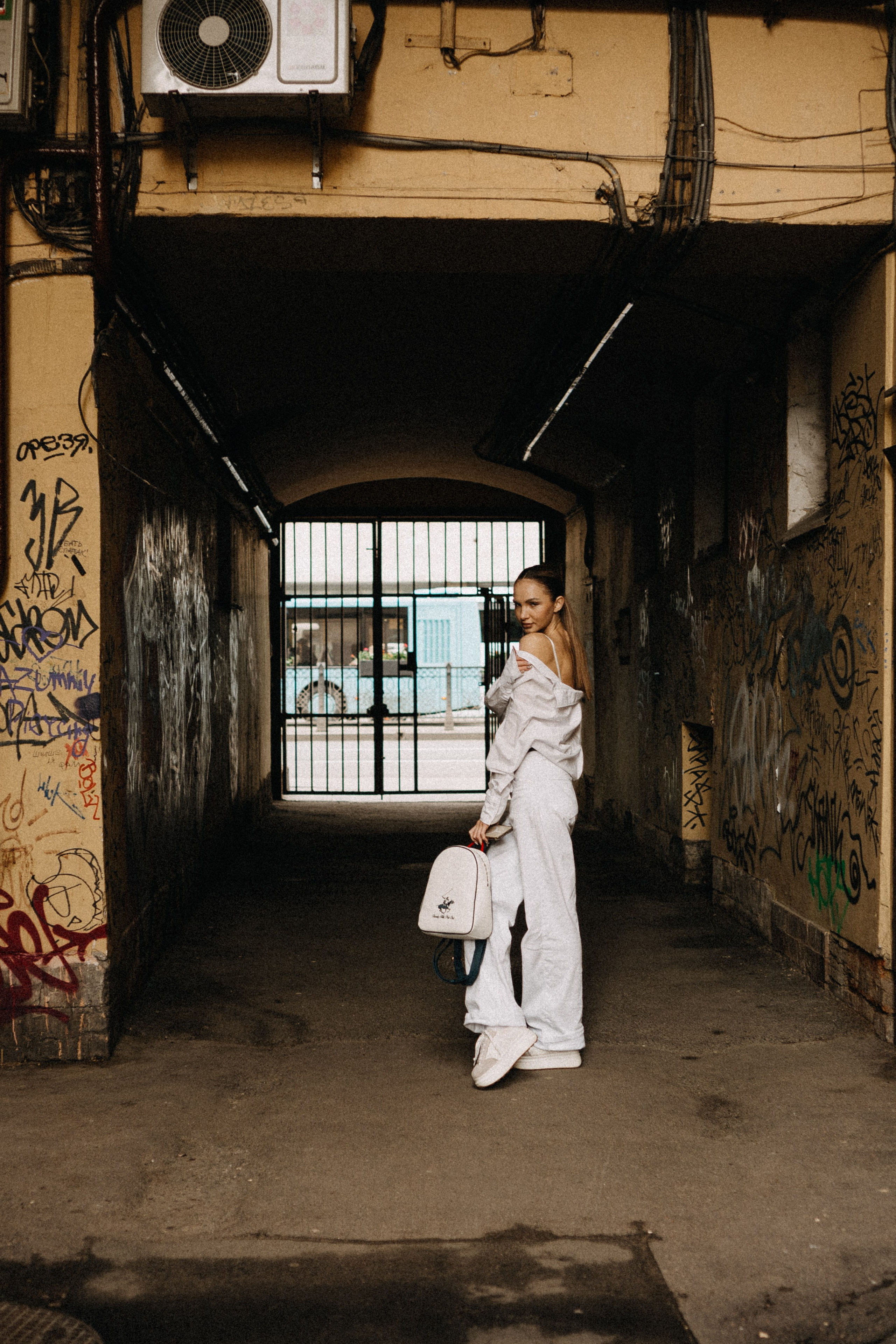 МЫ ГУЛЯЛИ ПРО КРЫШАМ ПИТЕРА. Профессиональный фотограф, Санкт-Петербург — Виктория Богомолова