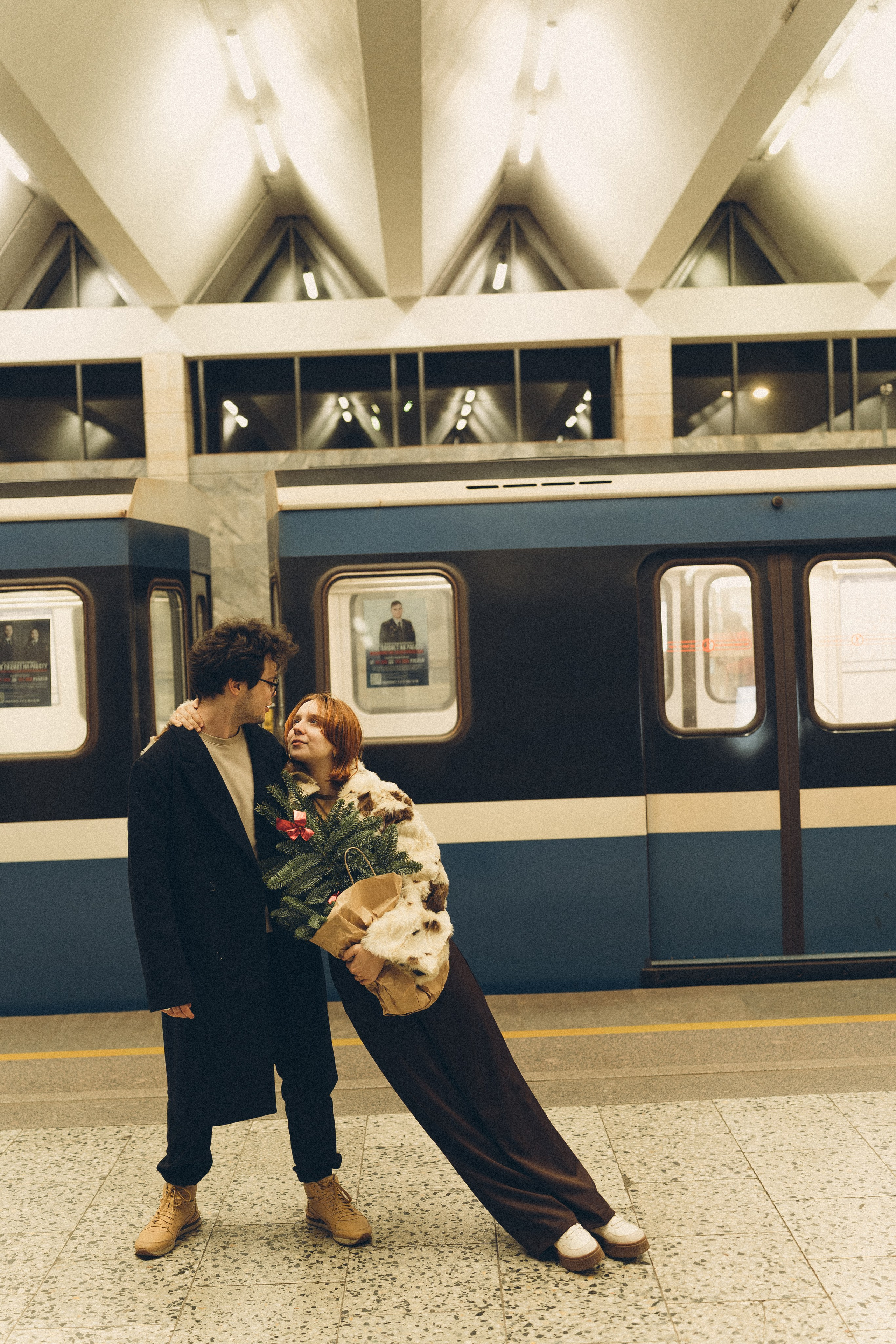 НОВОГОДНЯЯ ФОТОСЕСИИЯ ПАРЫ В МЕТРО ЛЮБОВЬ. Профессиональный фотограф, Санкт-Петербург — Виктория Богомолова