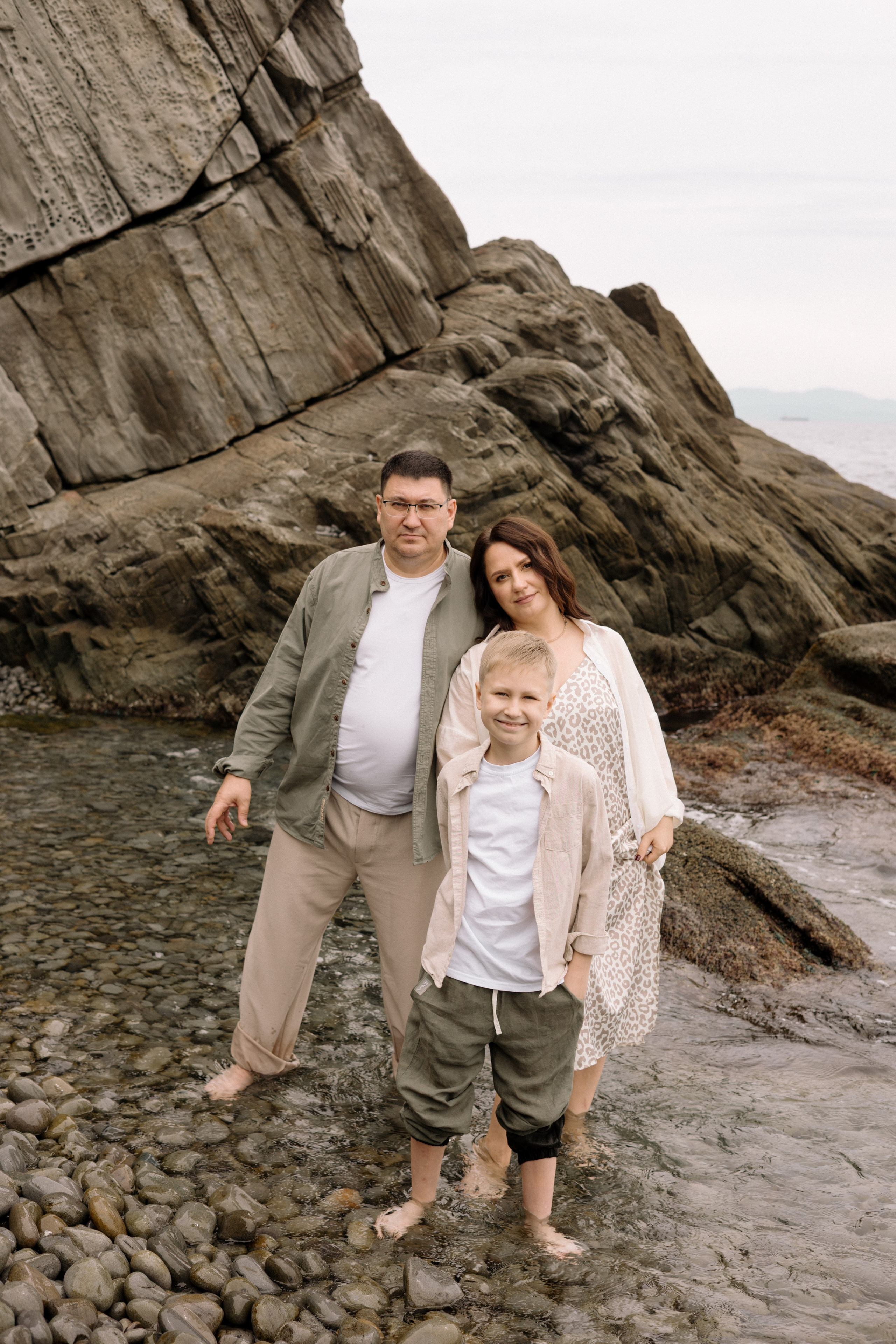 Артем с родителями у моря. Портретный, свадебный, репортажный фотограф во Владивостоке Юлиана Джули Фокс