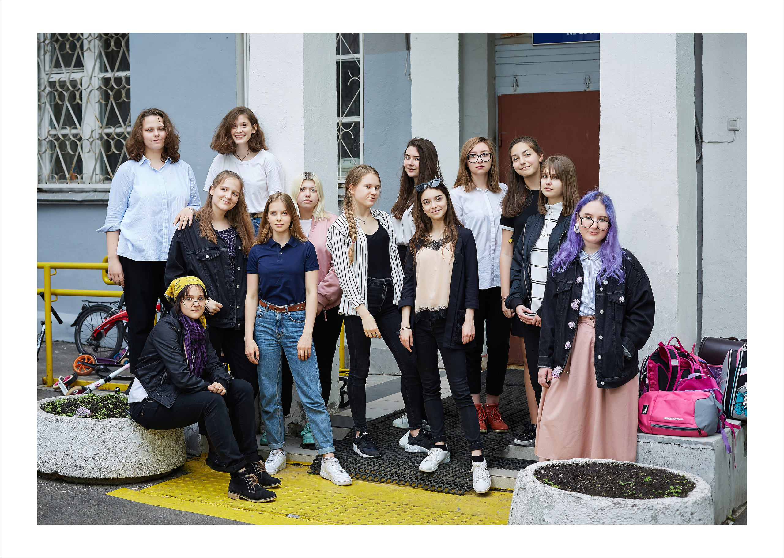 9 класс. В школе. Школьный фотограф Сергей Беликов