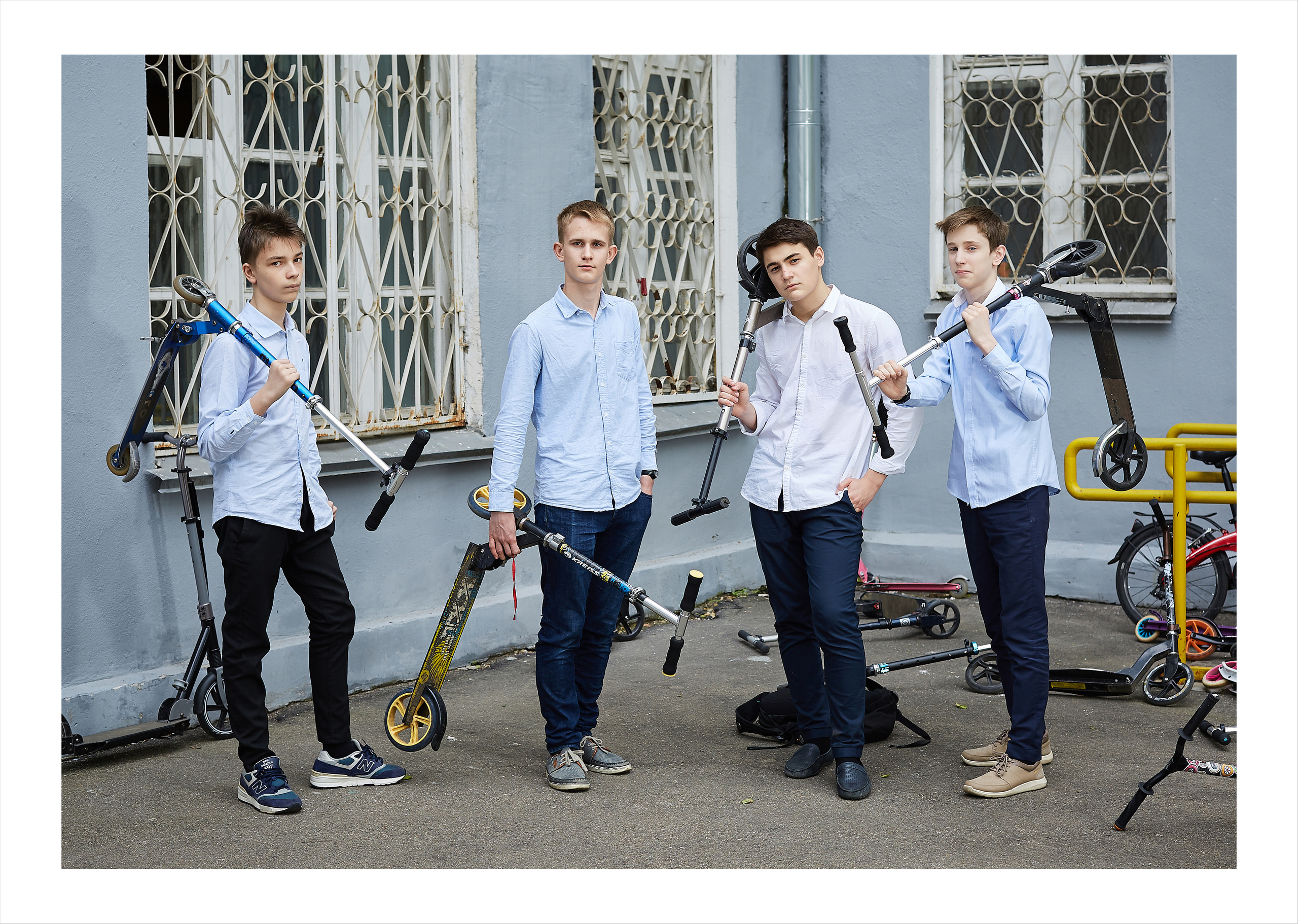 9 класс. В школе. Школьный фотограф Сергей Беликов