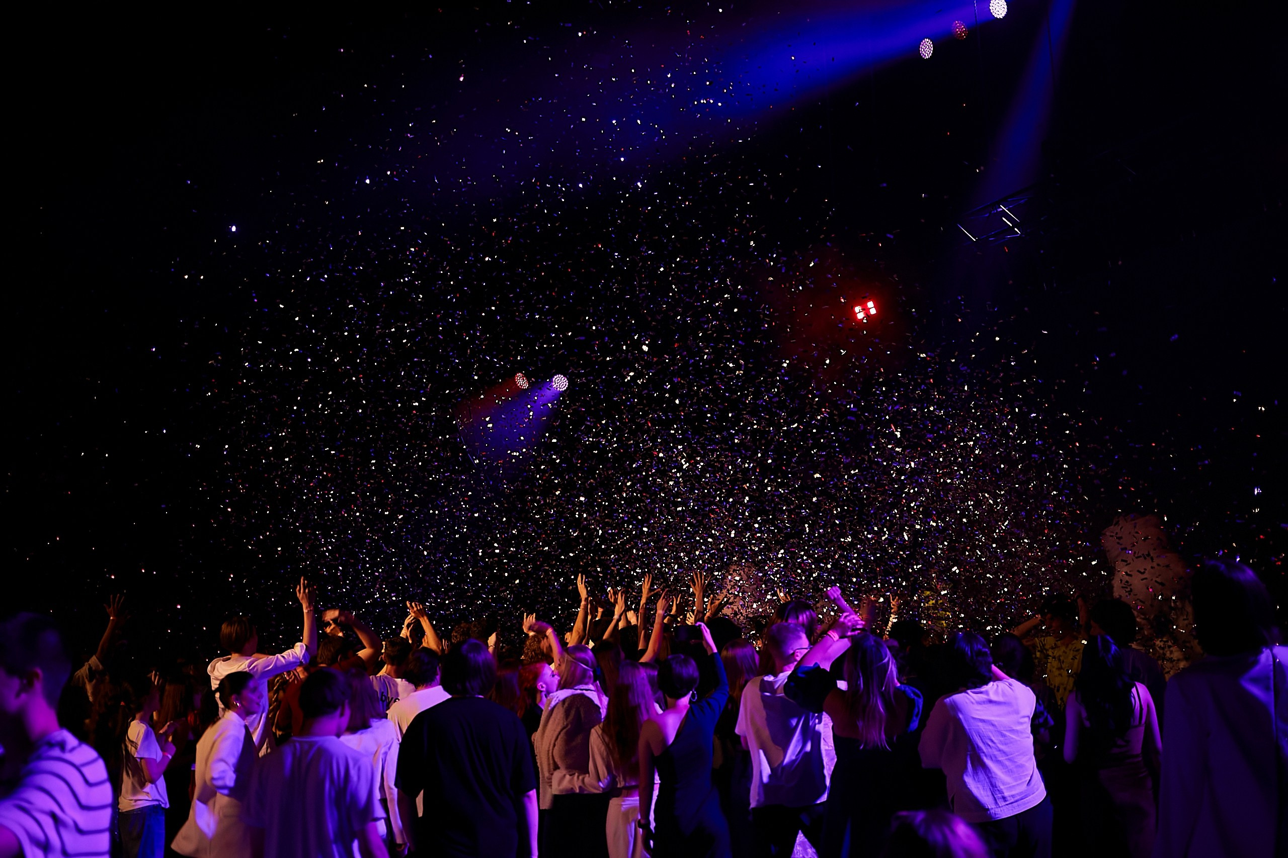 Выпускной 2024 концертный зал Академия ВТБ. Фотограф и Видеограф в Москве. Олег Корушев