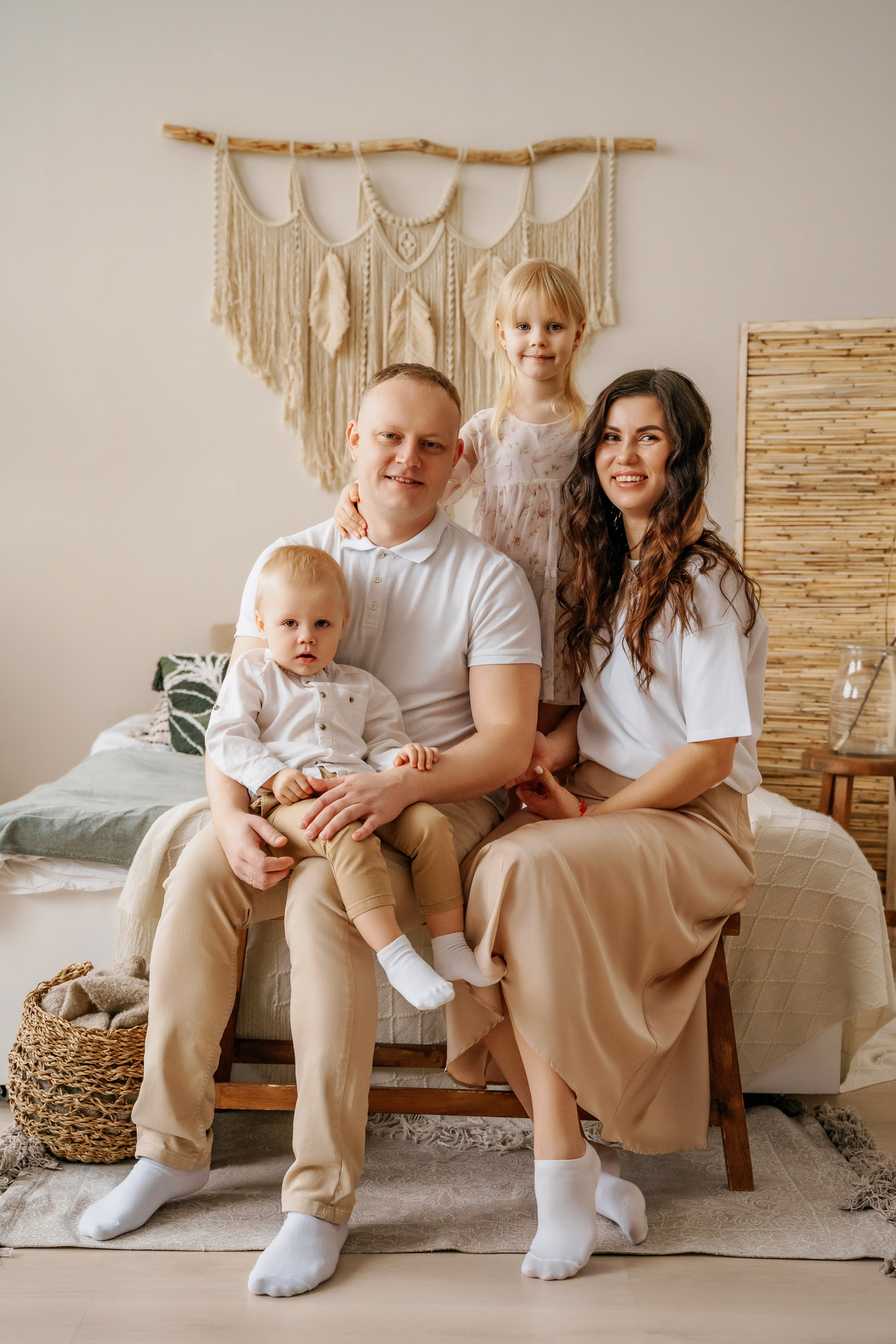 Семейная фотосессия в студии. Семейный и свадебный фотограф Минск Юрий Прилепов. Выпускные альбомы!