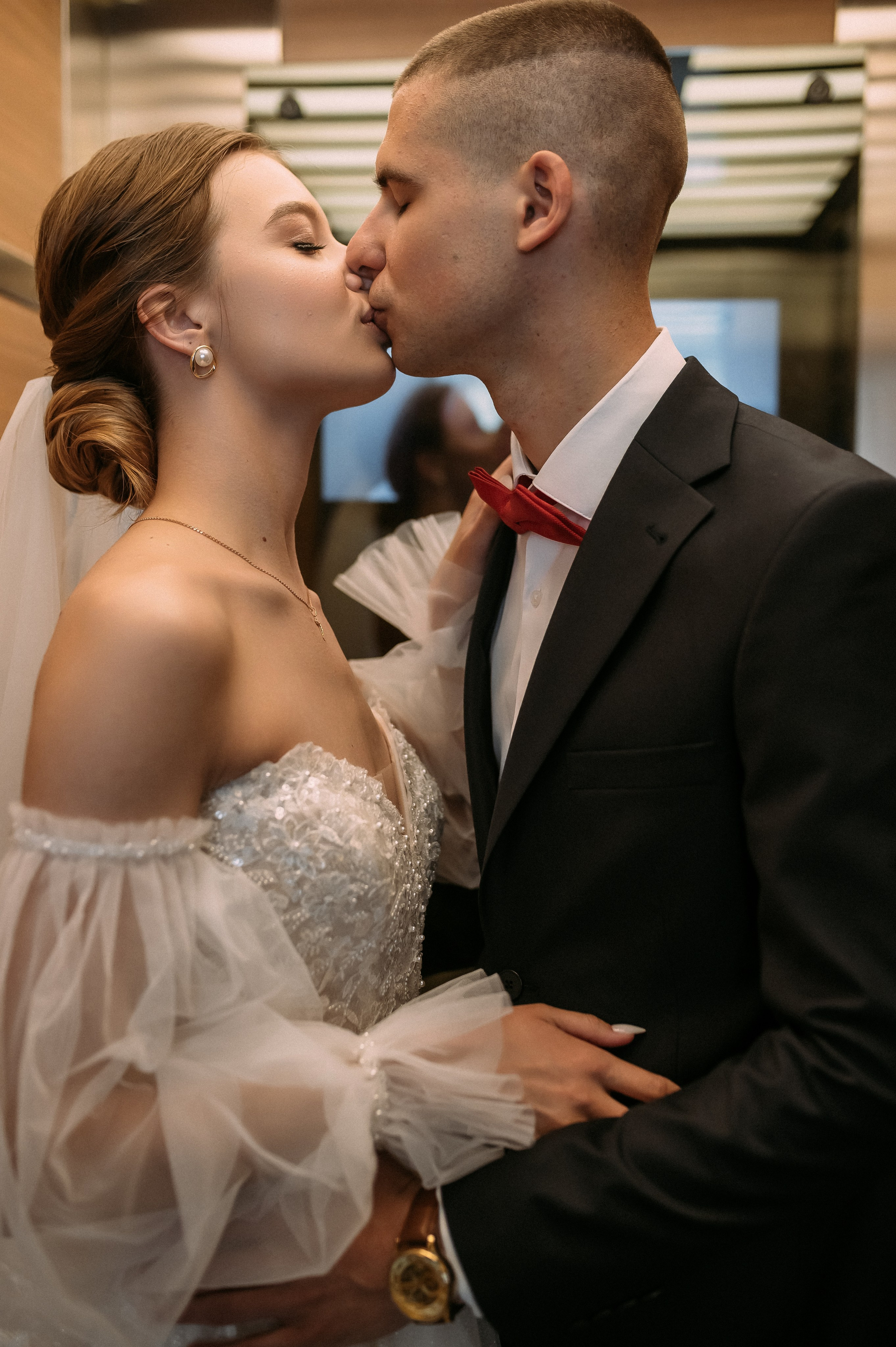 Свадебное утро и прогулка красивой яркой пары. Свадебный и семейный фотограф в Симферополе Дарья Маркова