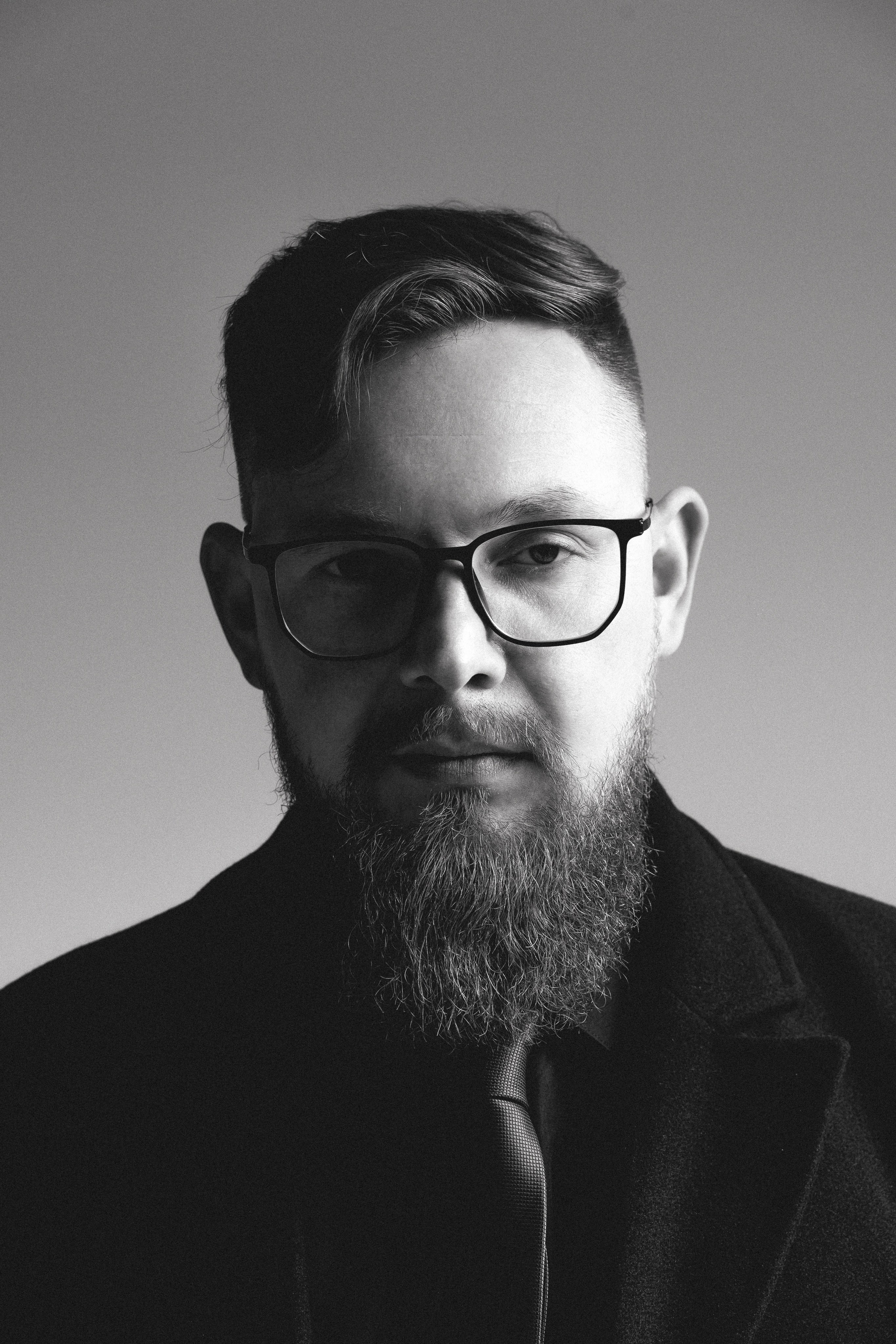 Мужской портрет в стиле фильма «джентльмены». Иван Упоров — фотограф, рилсмейкер чебоксары