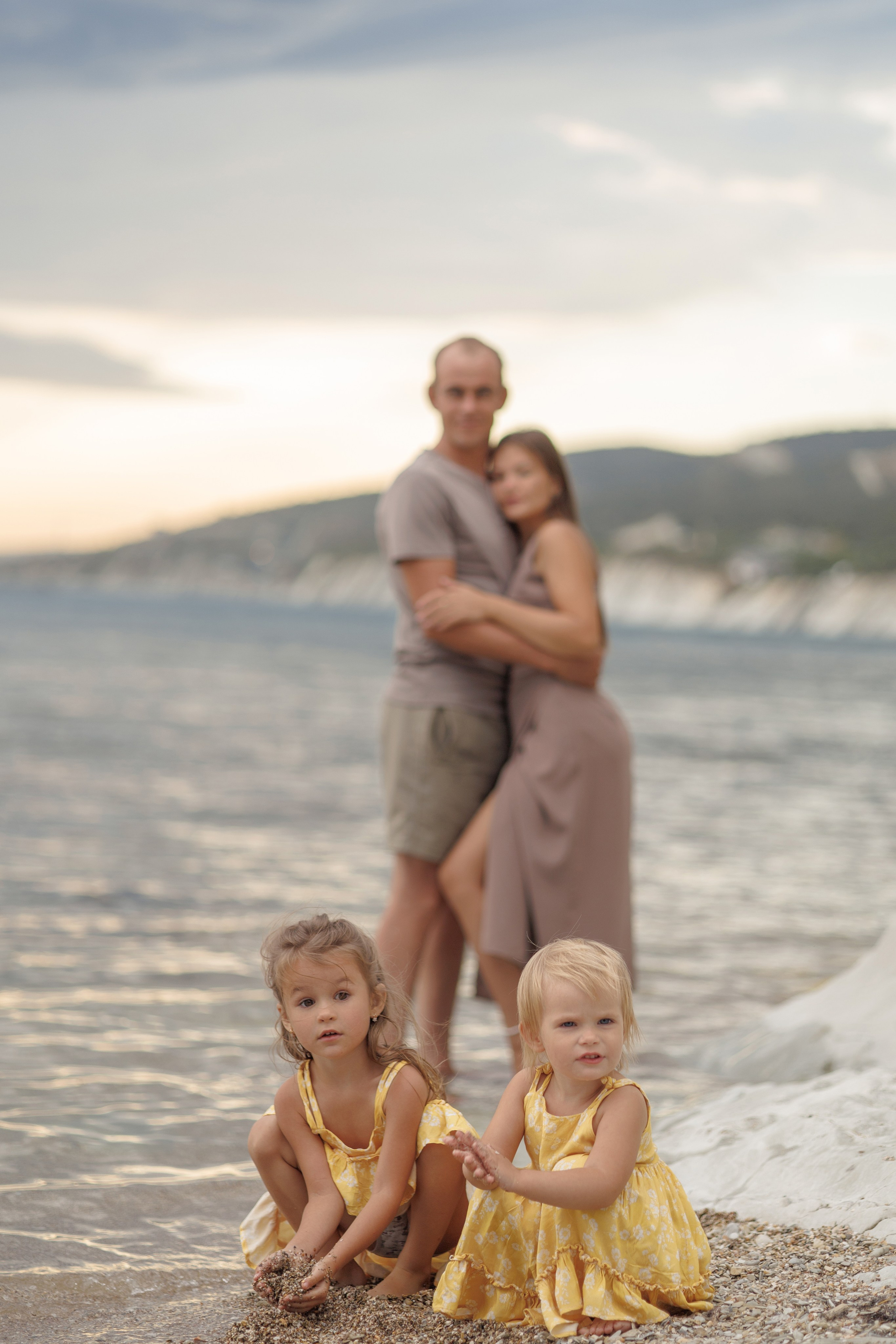 На пустынном пляже. Семейный и портретный фотограф в Геленджике Любовь Бодрова