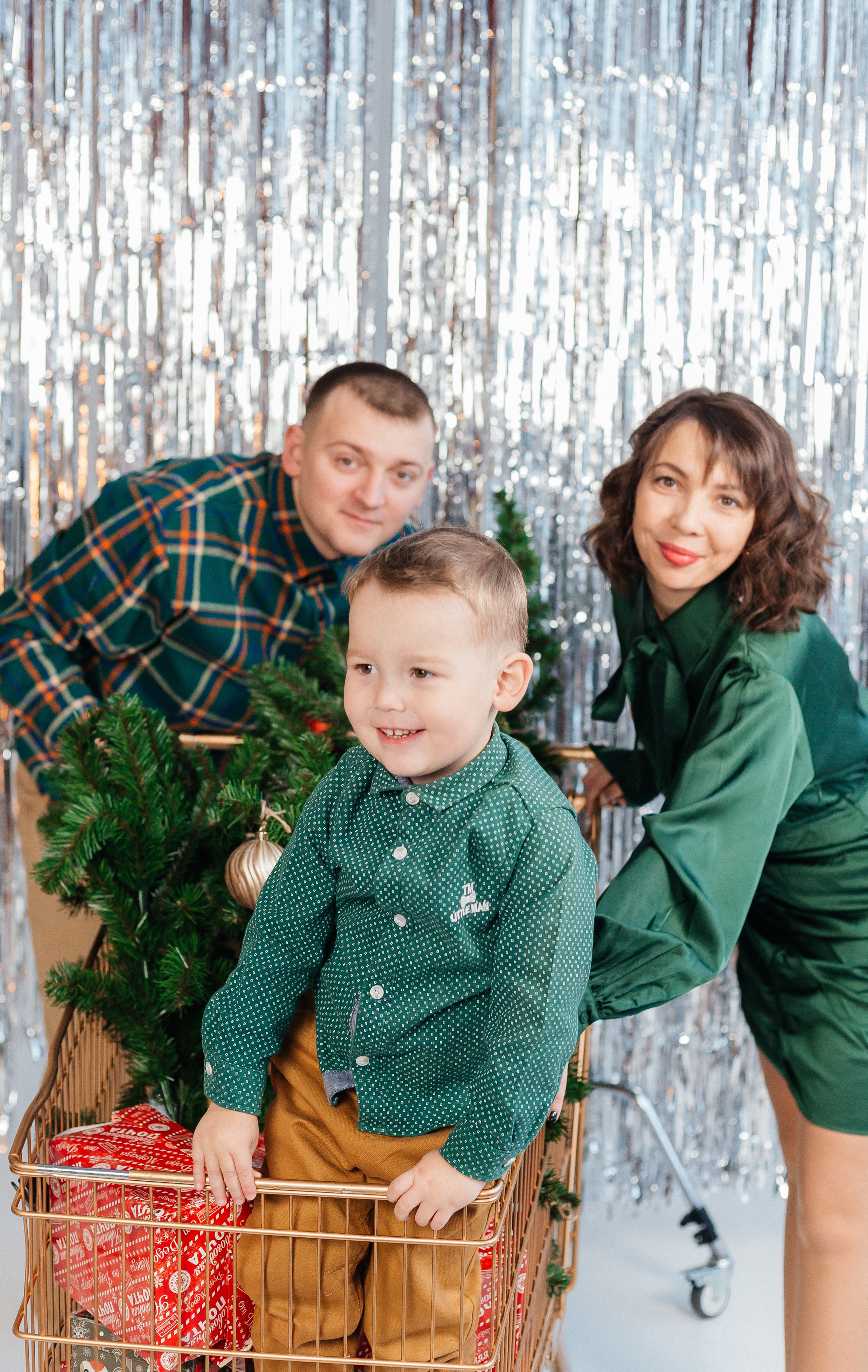Новогодняя семейная фотосессия. Фотограф Мария Новоселова. Сургут