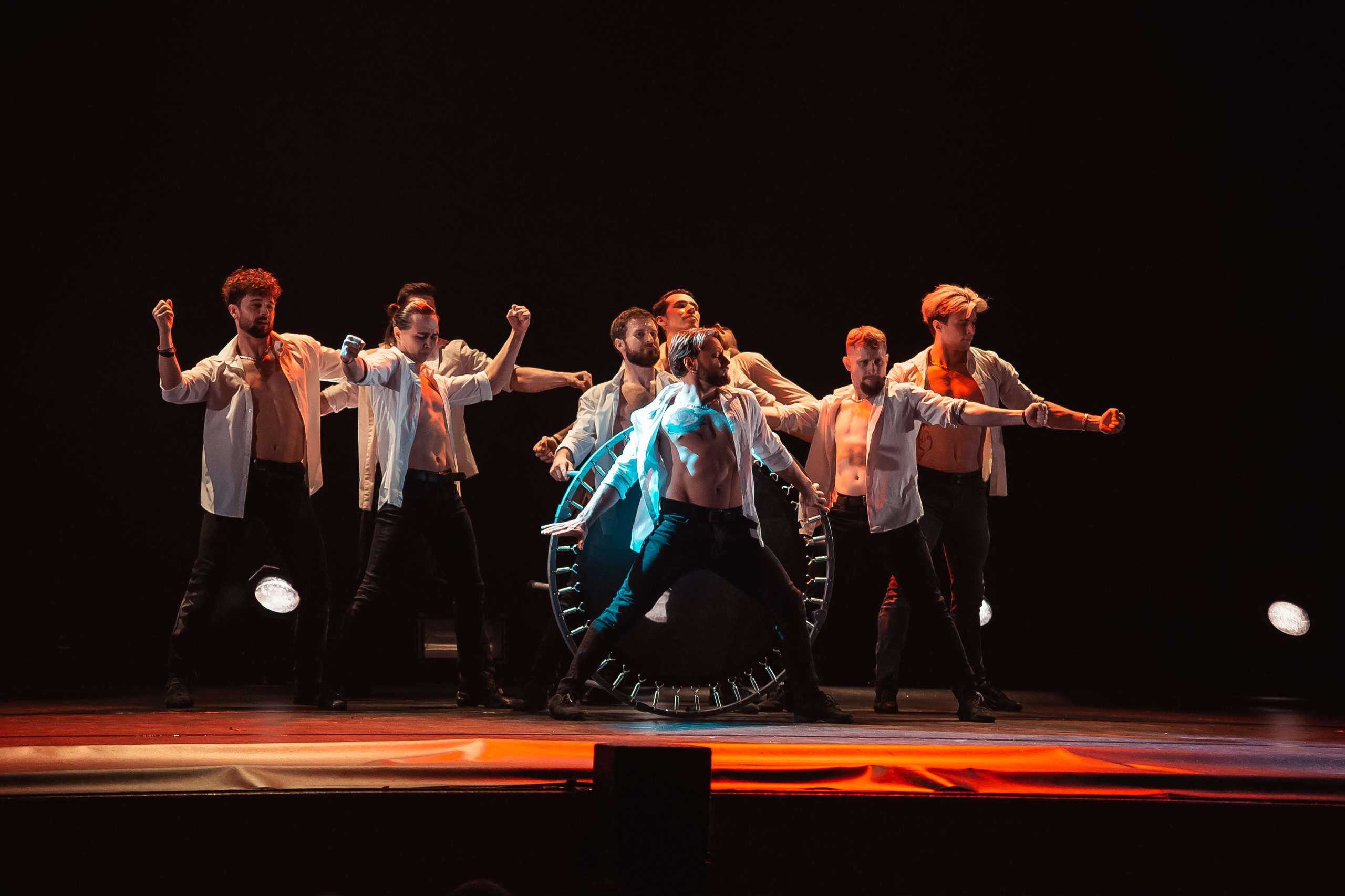 Шоу под дождем, Гранд Холл Сибирь, 20.02.2026. Фотограф Регина Крикунова г. Красноярск