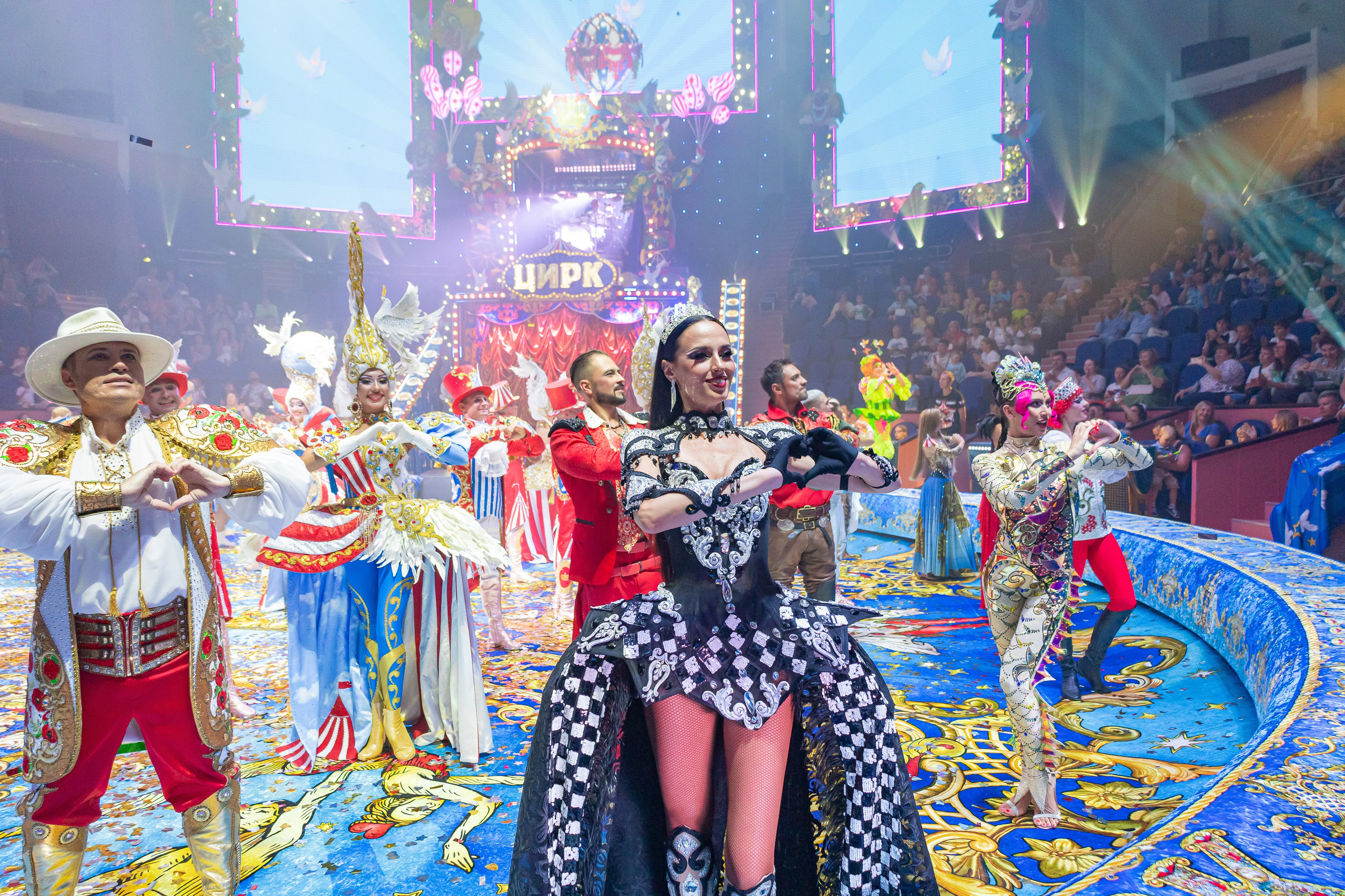 Цирк ГИИ ЭРАДЗЕ. Семейный и Свадебный фотограф в Сочи