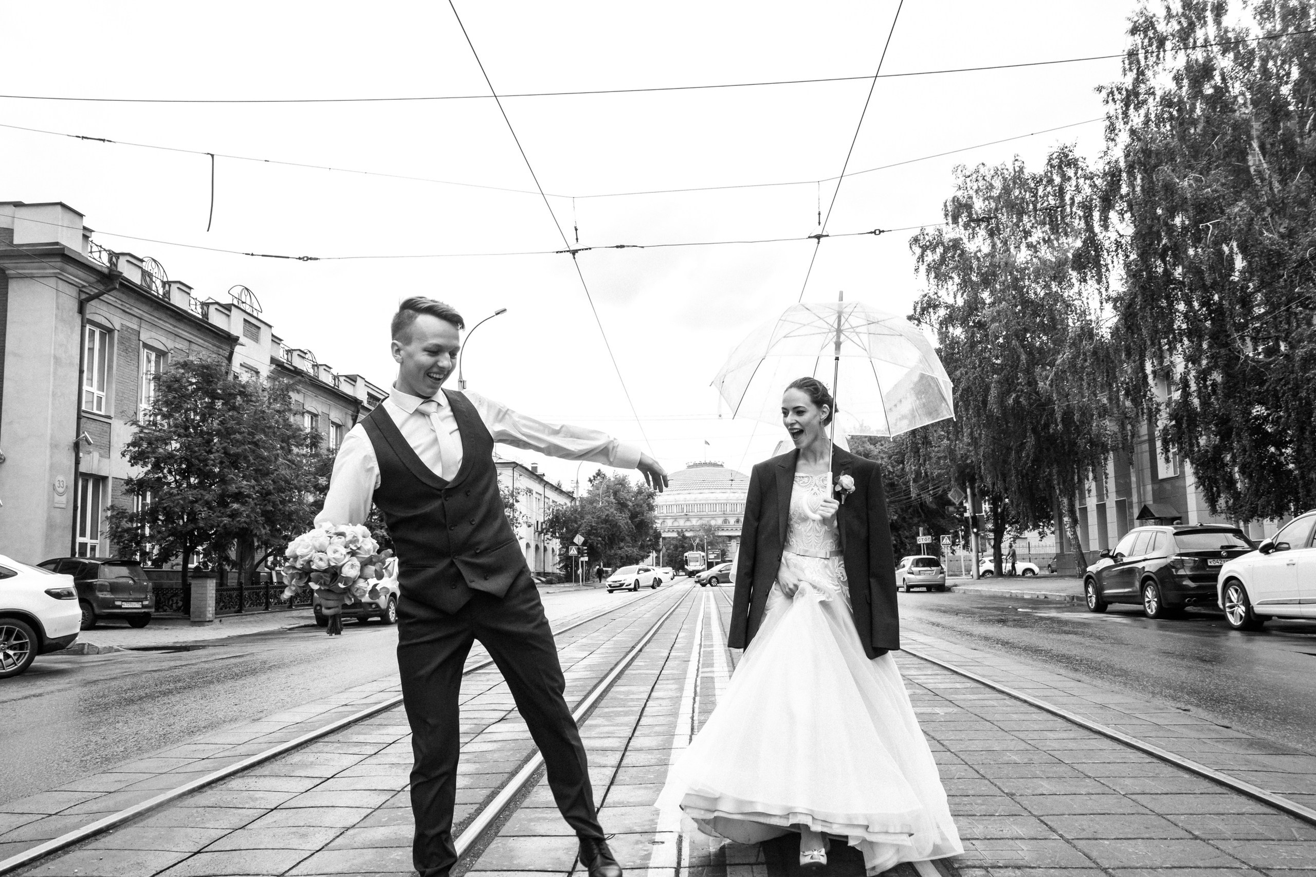 Погода была ужасная, а трамвайчик красным. Свадебный и репортажный фотограф в Новосибирске Матлак Дарья