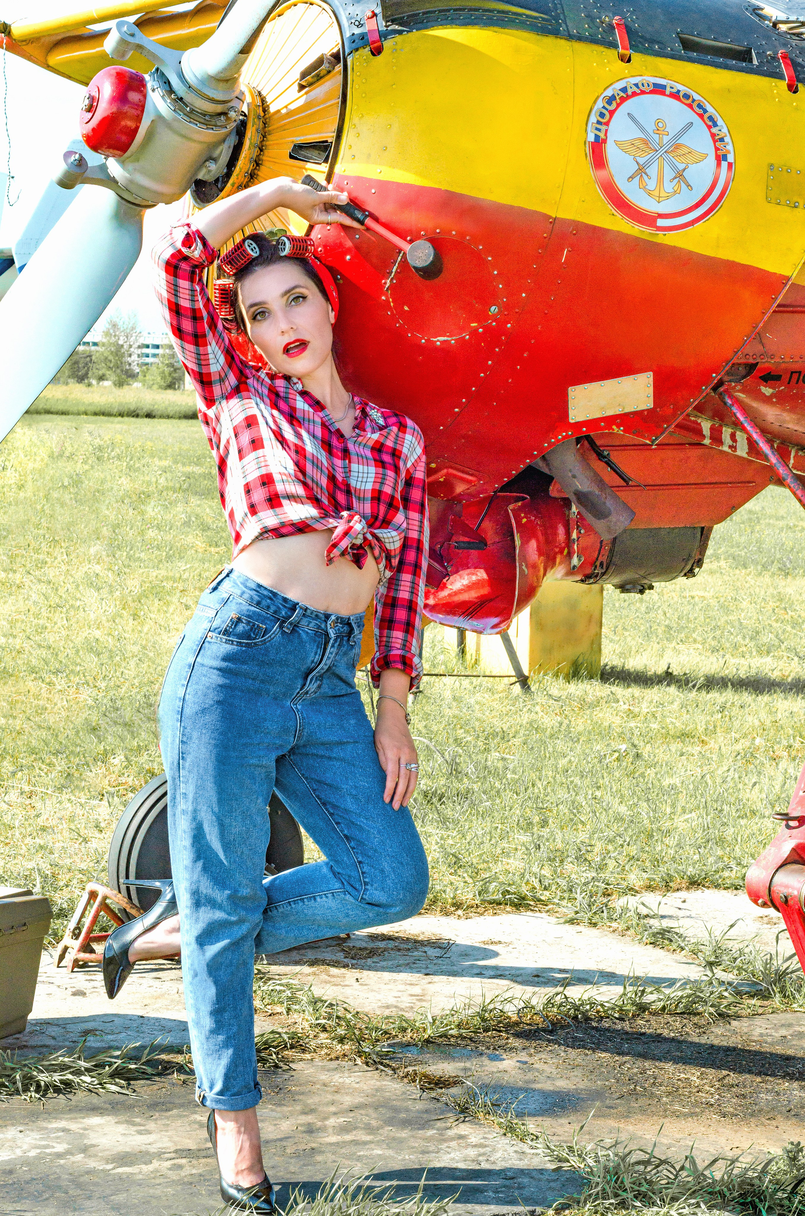 С самолётами. Фотографы для фотосессий в Новосибирске