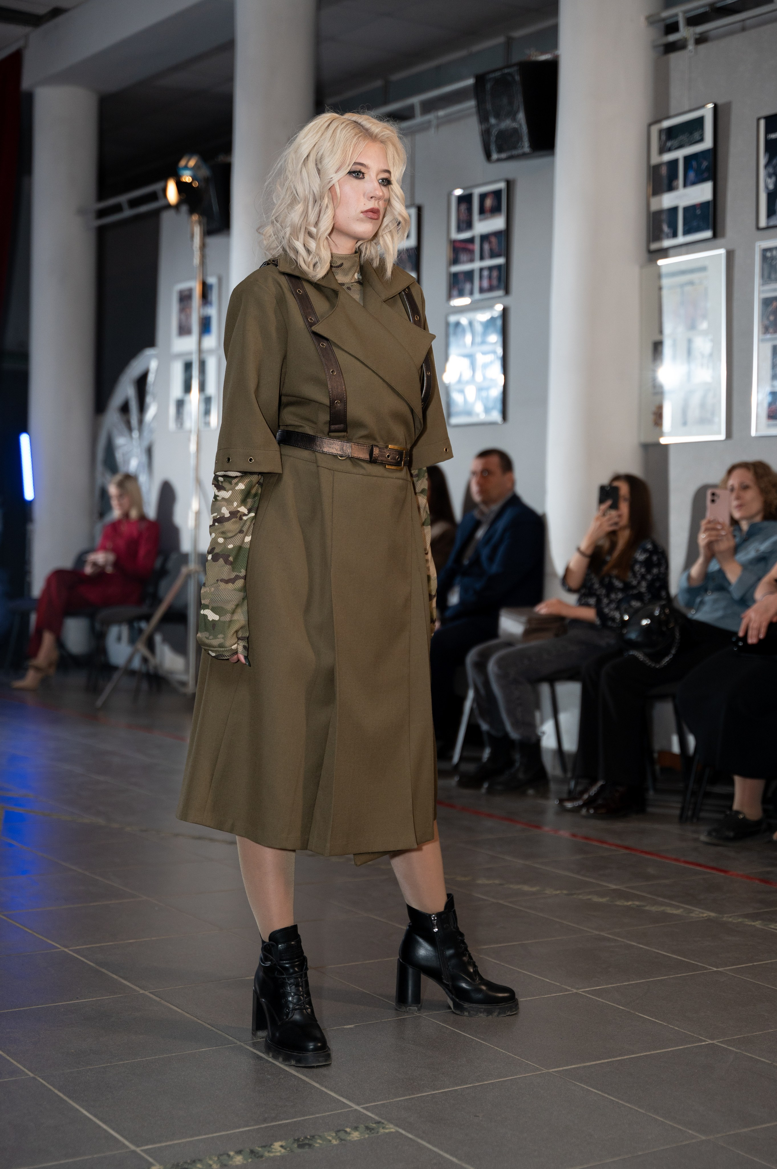 Закрытый показ милитари «Своя трансформация» дизайнера Юлии Бойченко | 24.04.2025. Фотограф в Омске Елизавета Кириллова