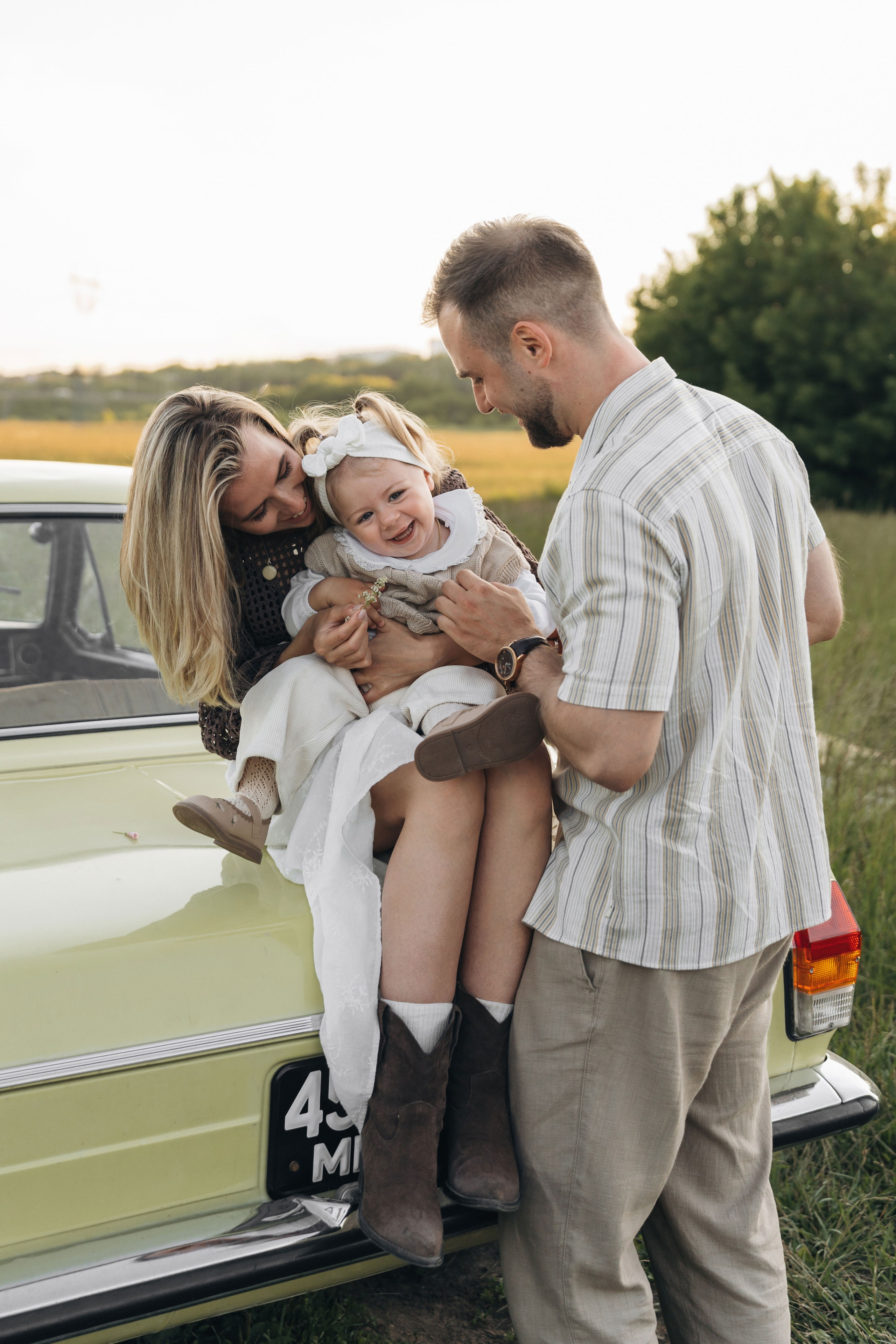 На машине загород. Ваш фотограф Вика Артемова