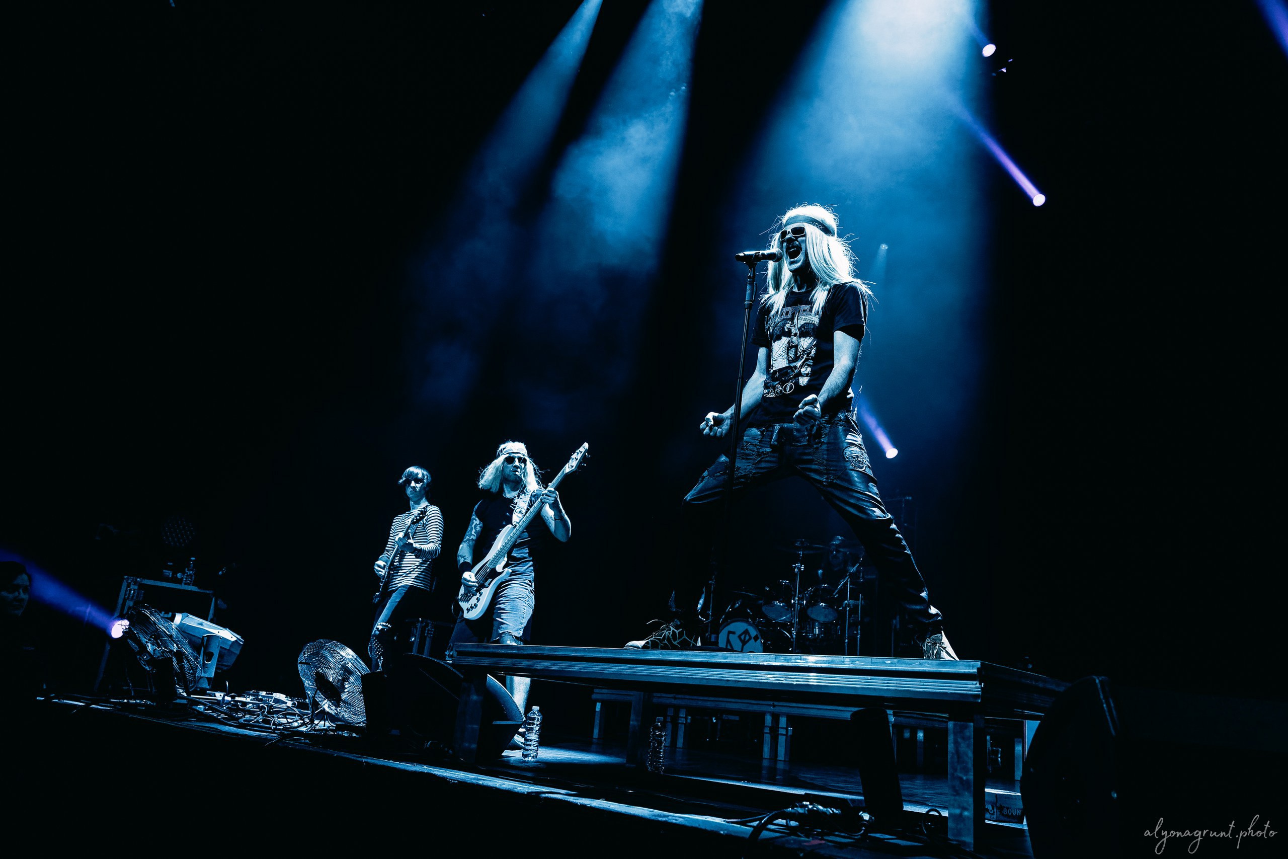 Багровый Фантомас, фоторепортаж, СПб, BASE, 14.12.2025. Алена Адрианова: фотограф в Санкт-Петербурге