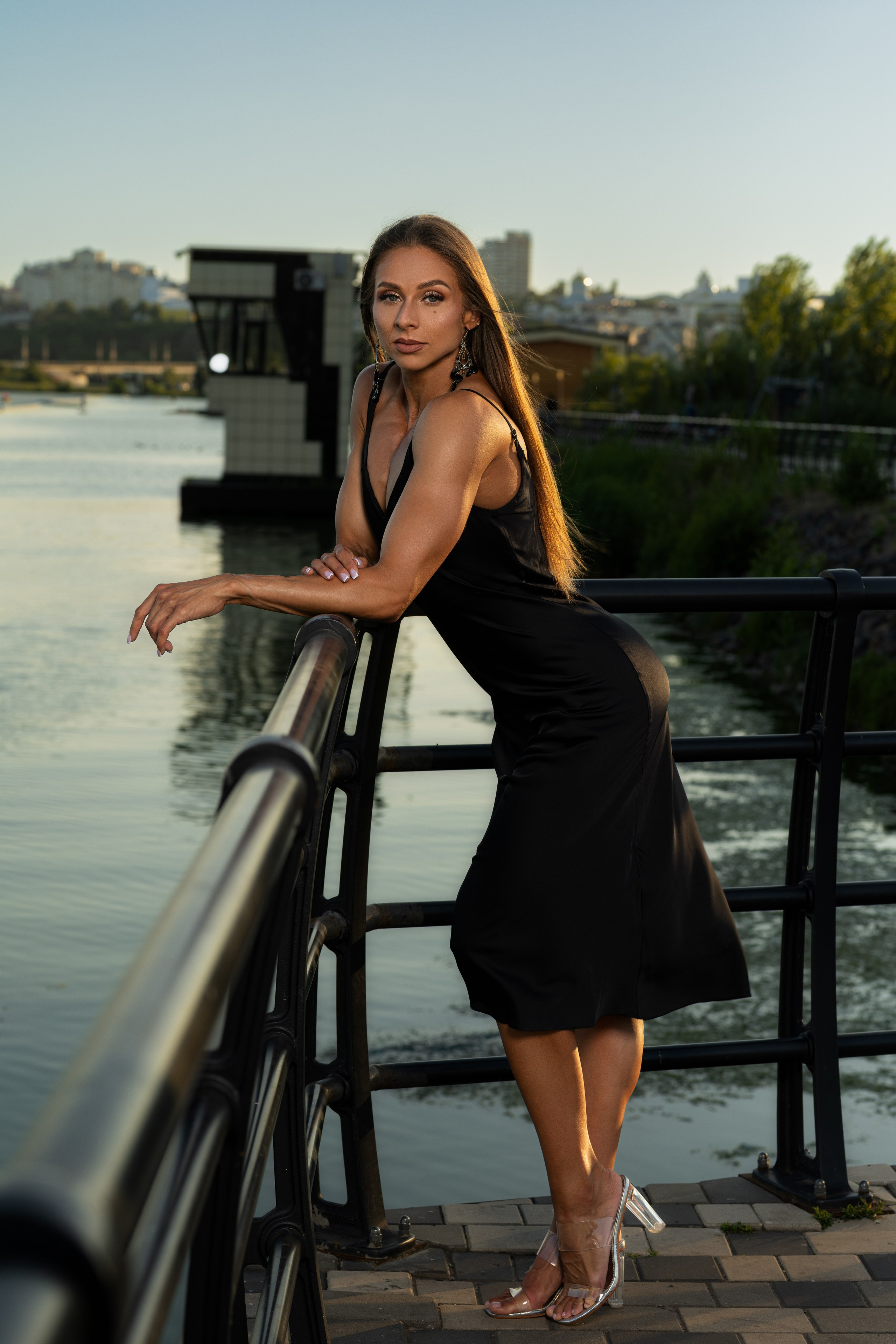 Съемка с Марией на улице в вечернее время для «себя» и контента. Дмитрий Шульгин, портретный фотограф в Воронеже