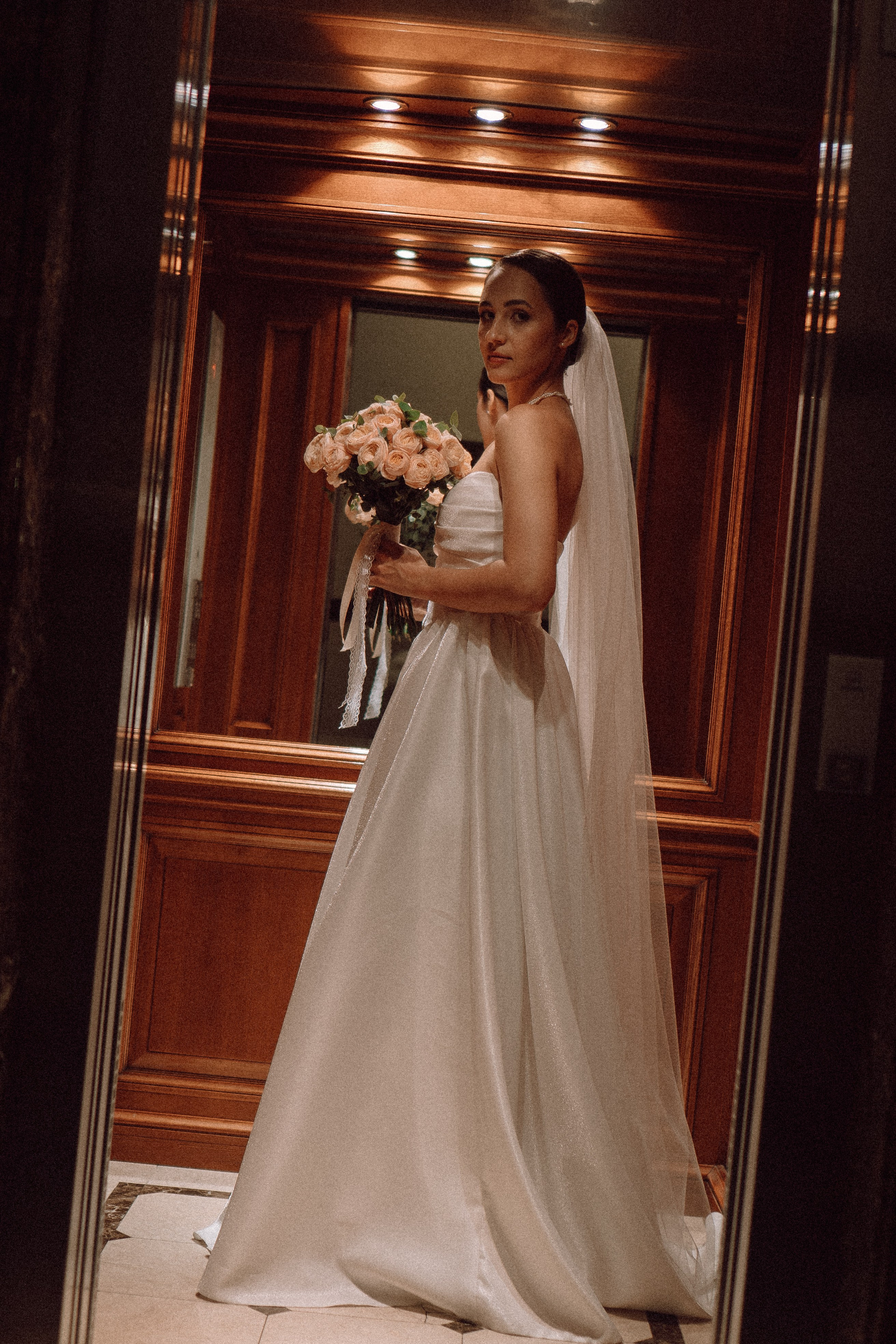 СВАДЕБНАЯ ПРОГУЛКА В САНТК-ПЕТЕРБУРГЕ (ИСАКИЕВСКИЙ СОБОР, ЗИМНЯЯ КАНАВКА, ЭРМИТАЖ И БОЛЬШАЯ МОРСКАЯ УЛИЦА). Профессиональный фотограф, Санкт-Петербург — Виктория Богомолова