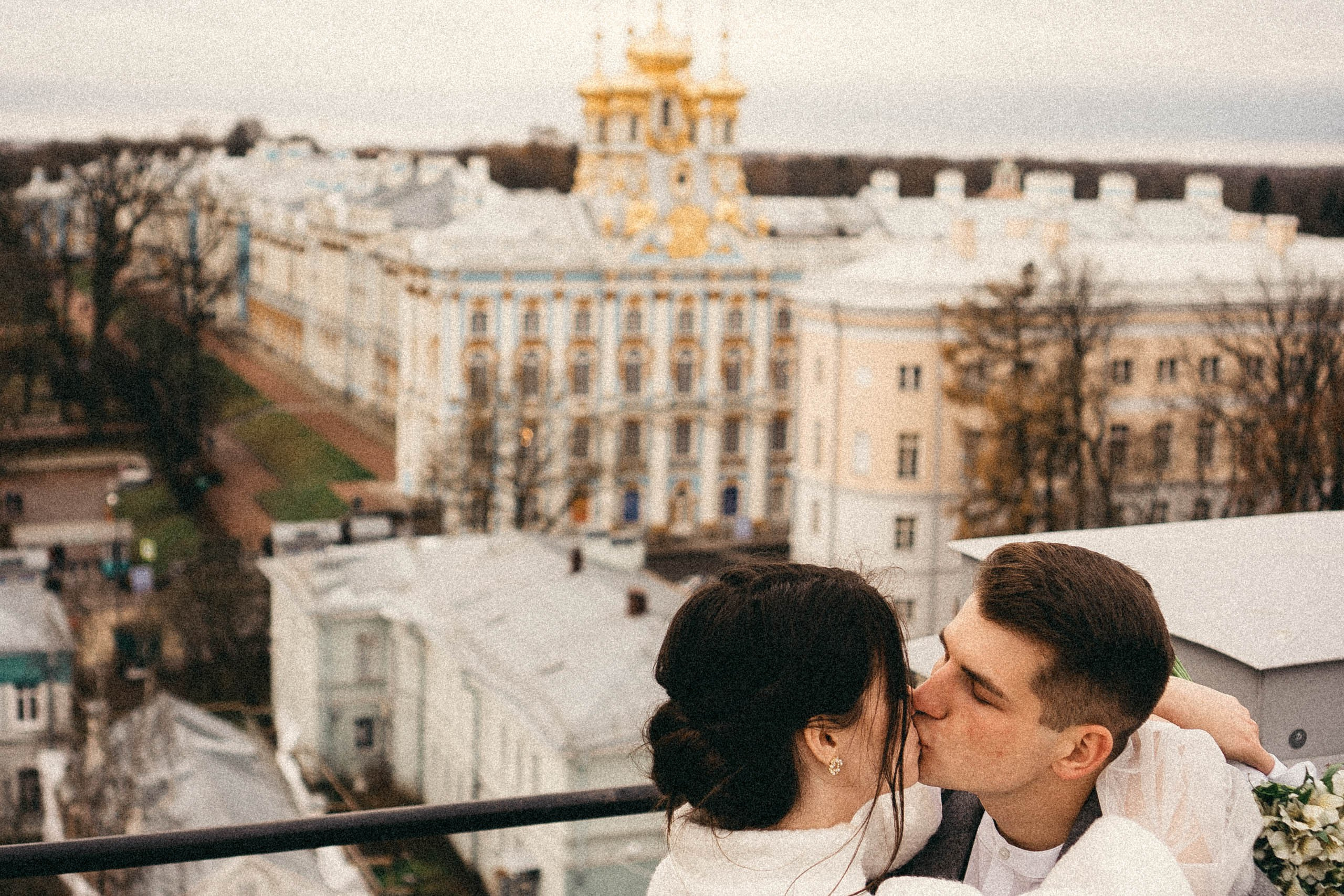 СВАДЕБНАЯ СЬЕМКА ПАРЫ В ГОРОДЕ ПУШКИН В ПАРКЕ ЕКАТЕРИНЕНСКОМ В НОЯБРЕ. Профессиональный фотограф, Санкт-Петербург — Виктория Богомолова