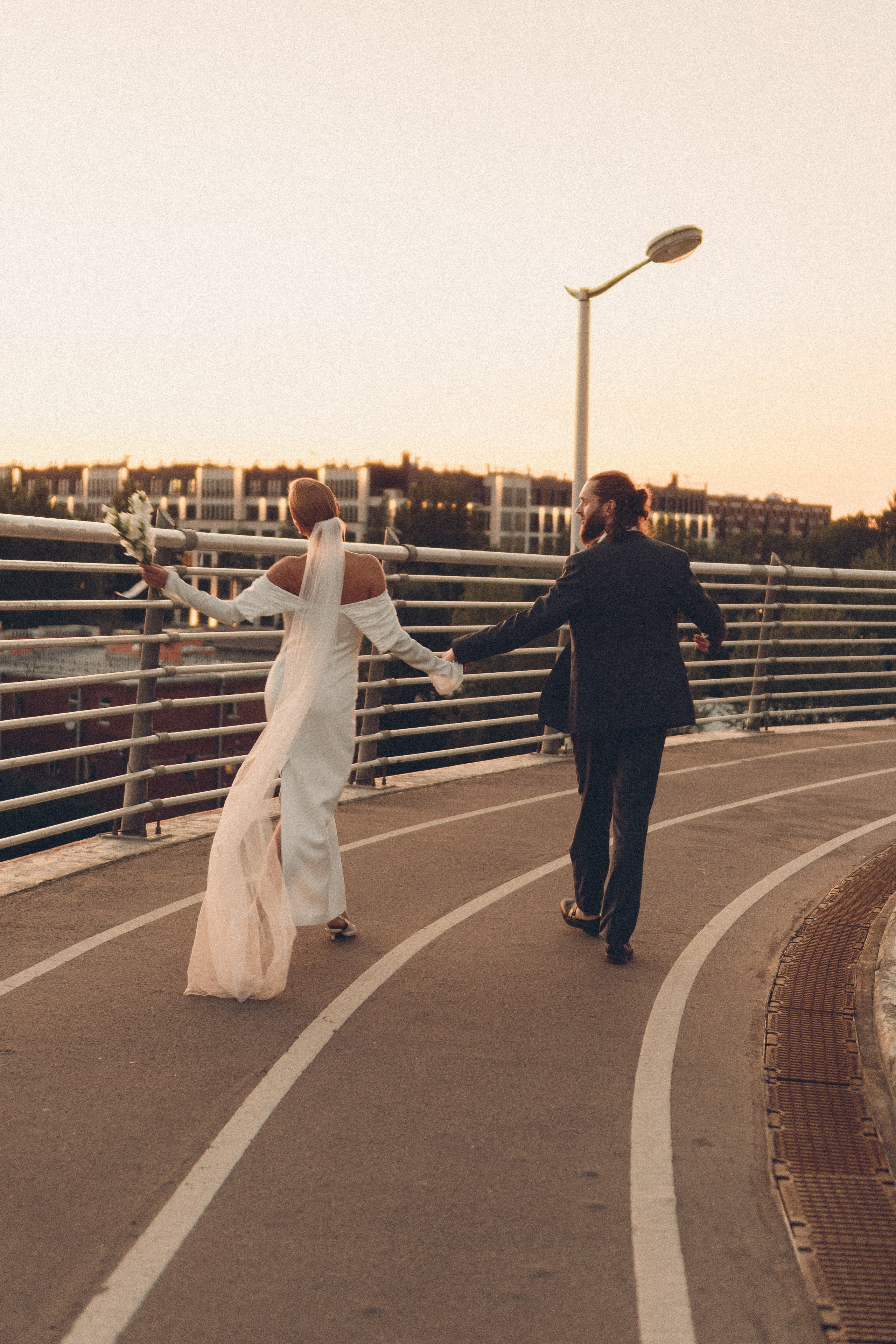 СВАДЕБНАЯ СЬЕМКА ВОЗЛЕ МСОТА БЕТАНКУРА НА КАБРИОЛЕТЕ. Профессиональный фотограф, Санкт-Петербург — Виктория Богомолова