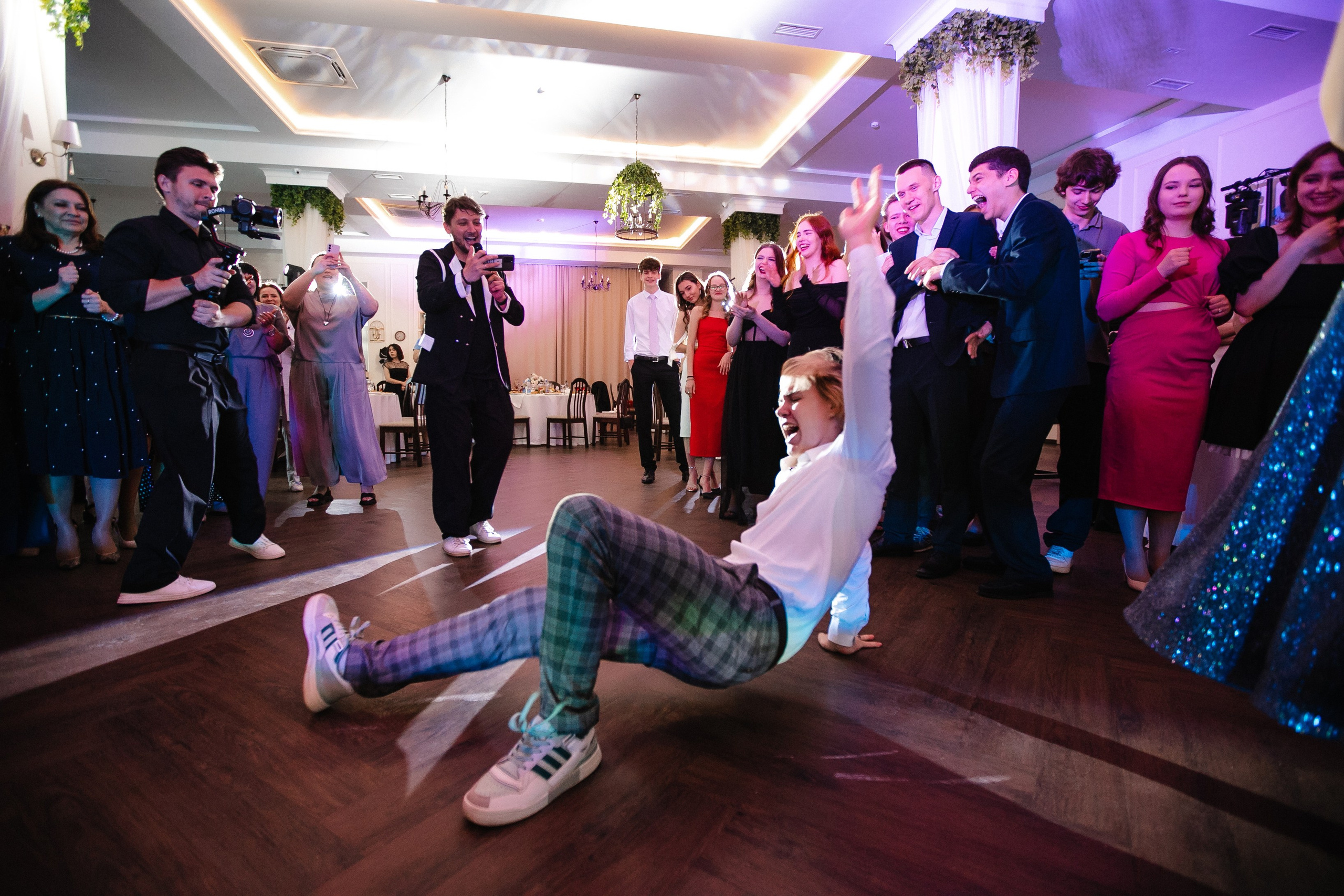 Выпускной Гимназия 1. Роман Урумбаев фотограф Нижневартовск