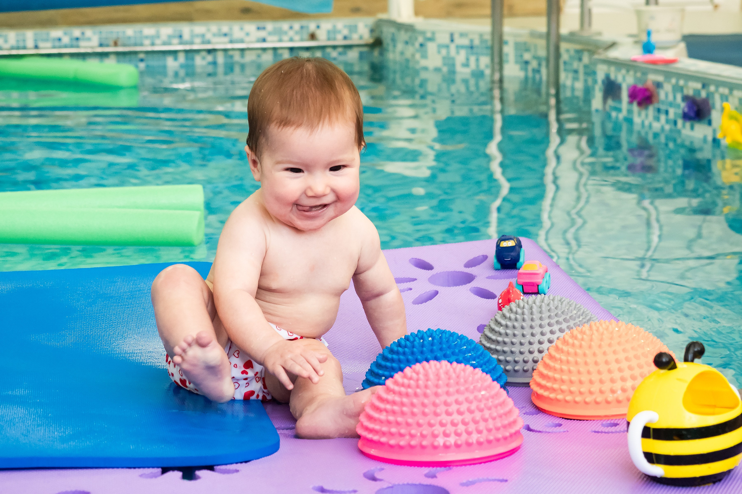 Грудничковое плавание. Репортажный, семейный и детский фотограф в Пензе и Заречном Арина Ермилова. Картины барельеф на заказ