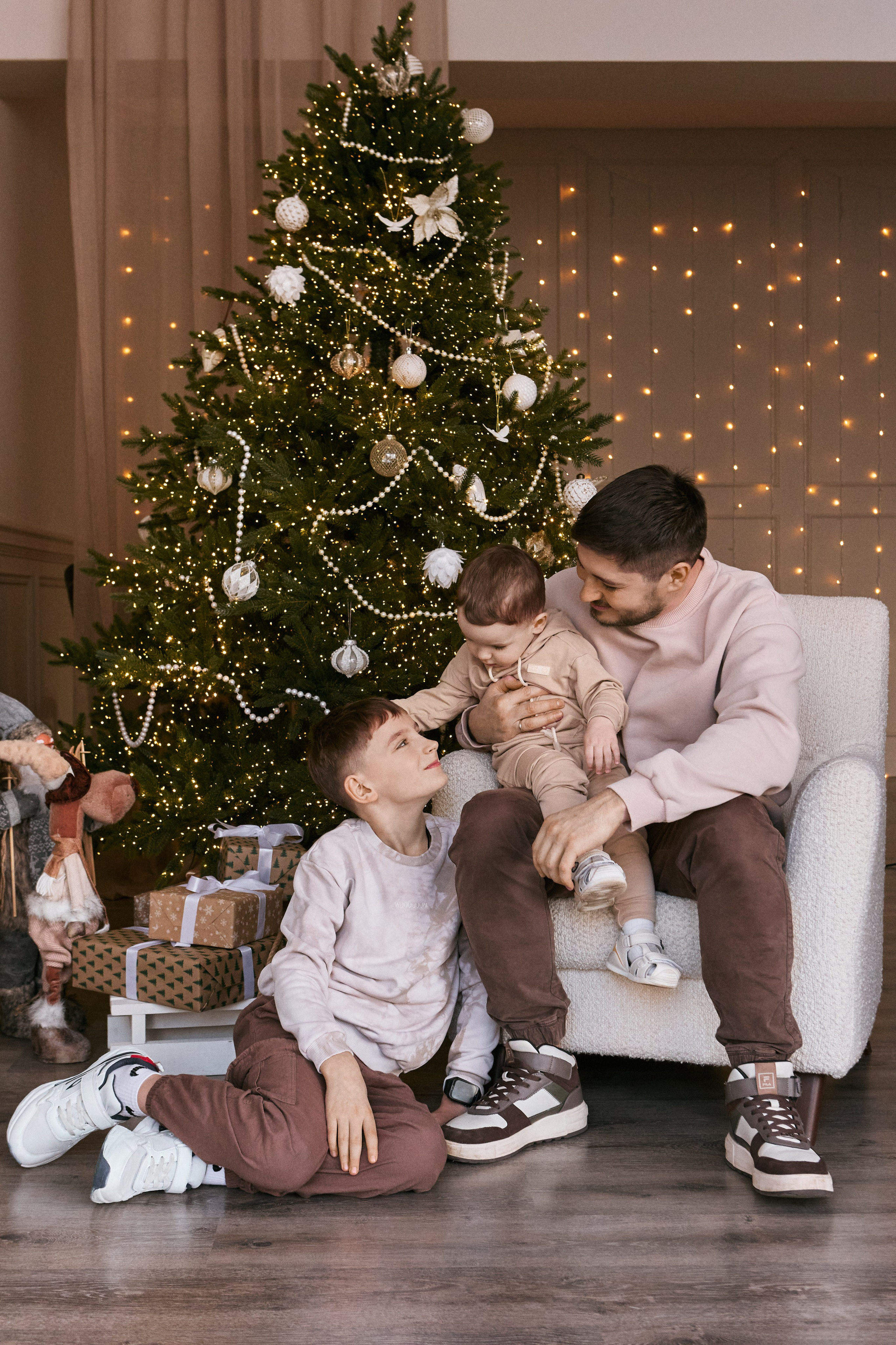 Семейная новогодняя фотосессия в студии