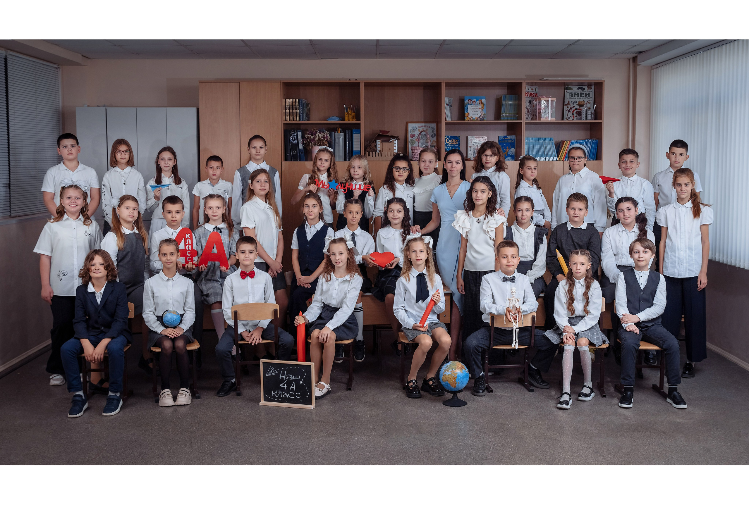 Выпускные альбомы для младших классов. Выпускные школьные фото­альбомы для школ и детских садов в Волгограде и Волжском