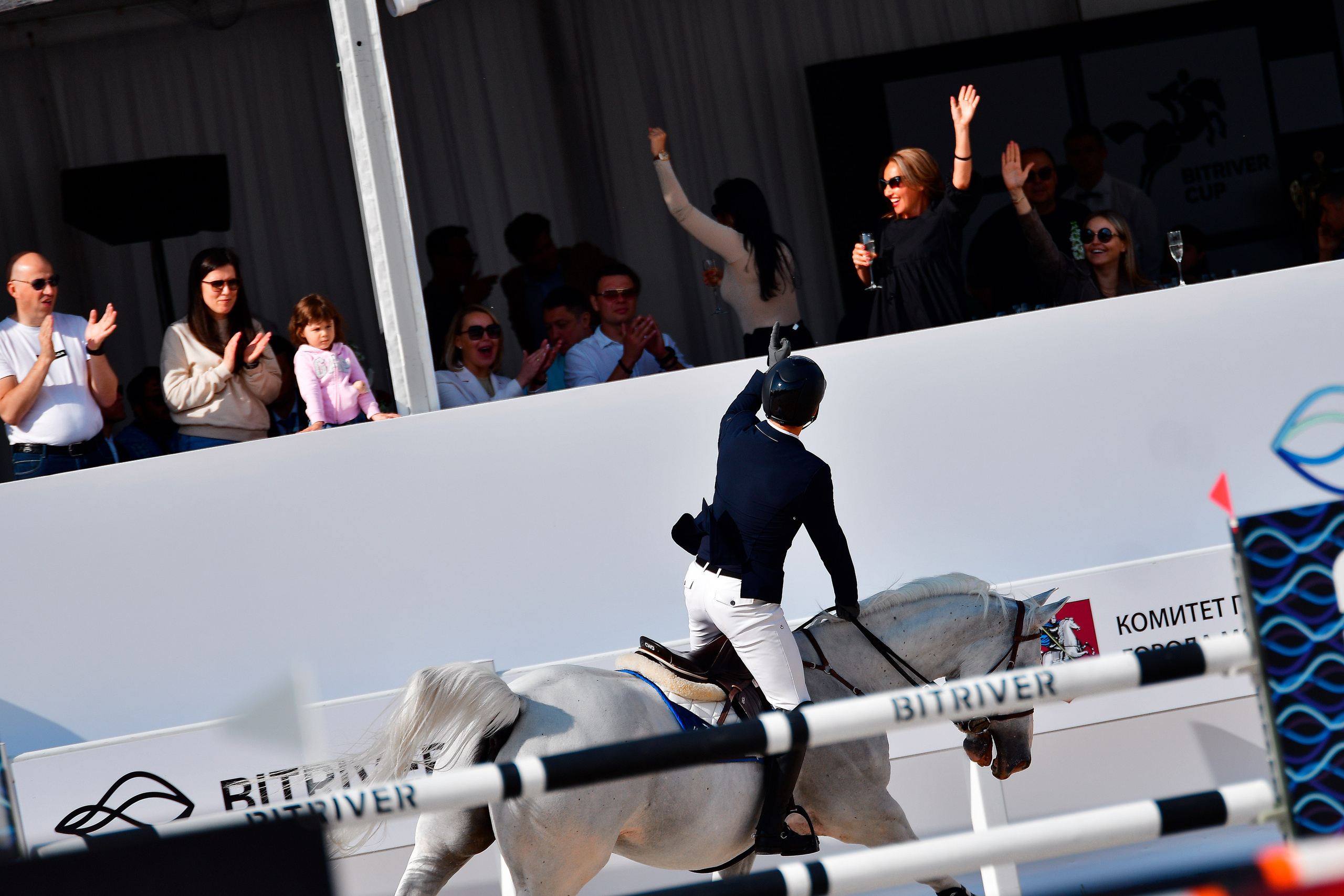 Репортаж Bitriver. Конный фотограф Alesya Safe