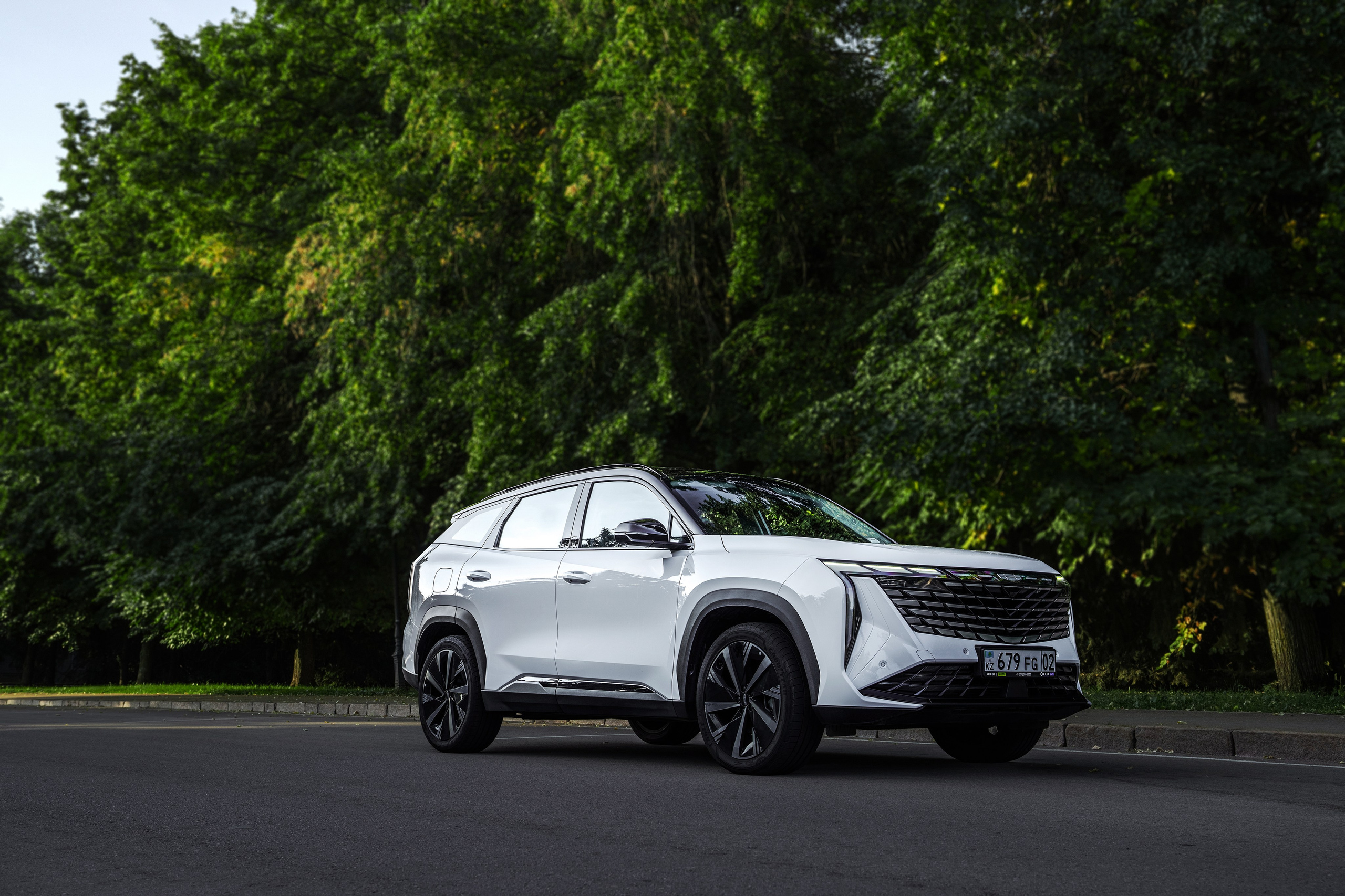 Geely Atlas 2025. Рекламный и портретный фотограф в Алматы, обучение для фотографов — Равиль Абушаев