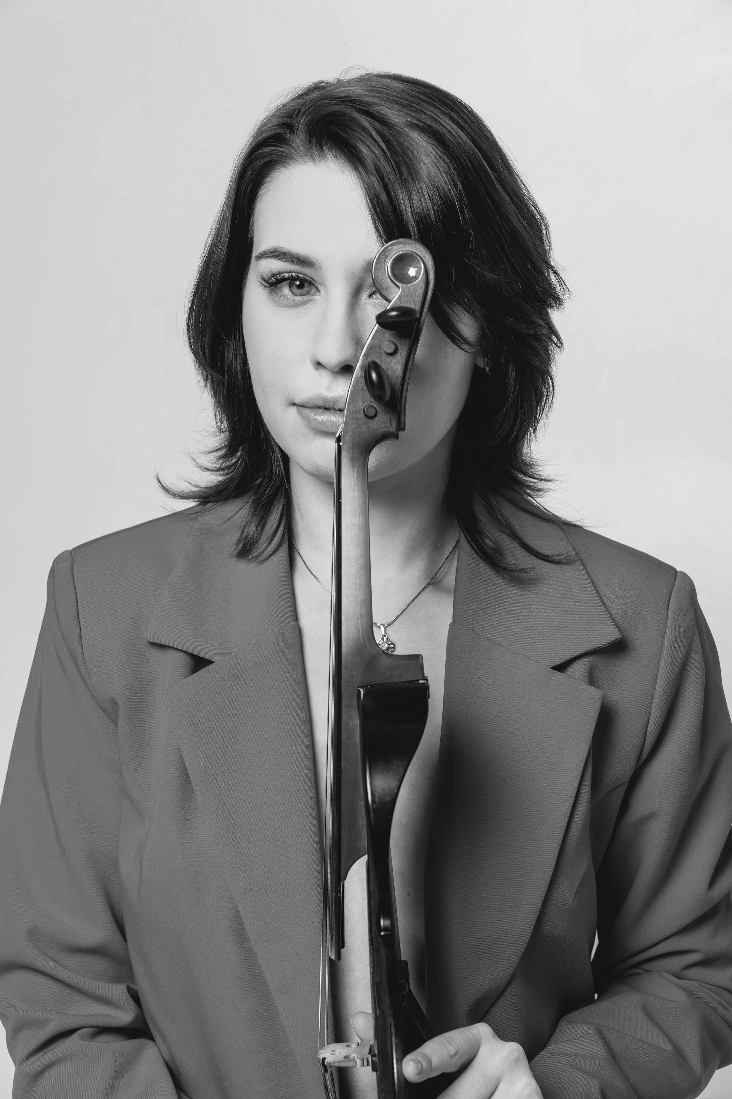 Актриса и музыкант в одном лице. Фотосессия Евы. Занимаюсь профессиональной фотографией и живу рядом с Байкалом. Работаю в разных жанрах